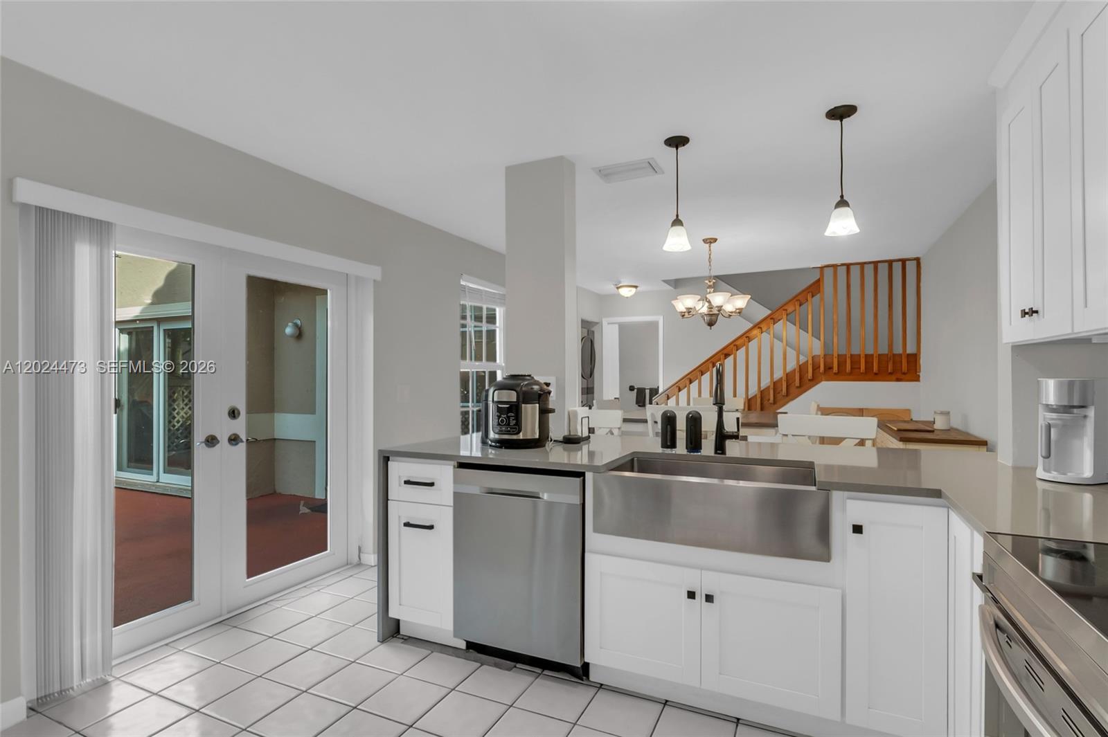EMBASSY LAKES - Residential