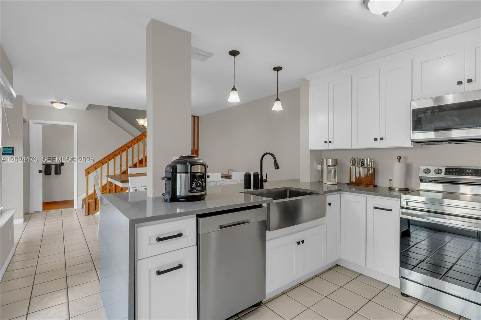 EMBASSY LAKES - Residential