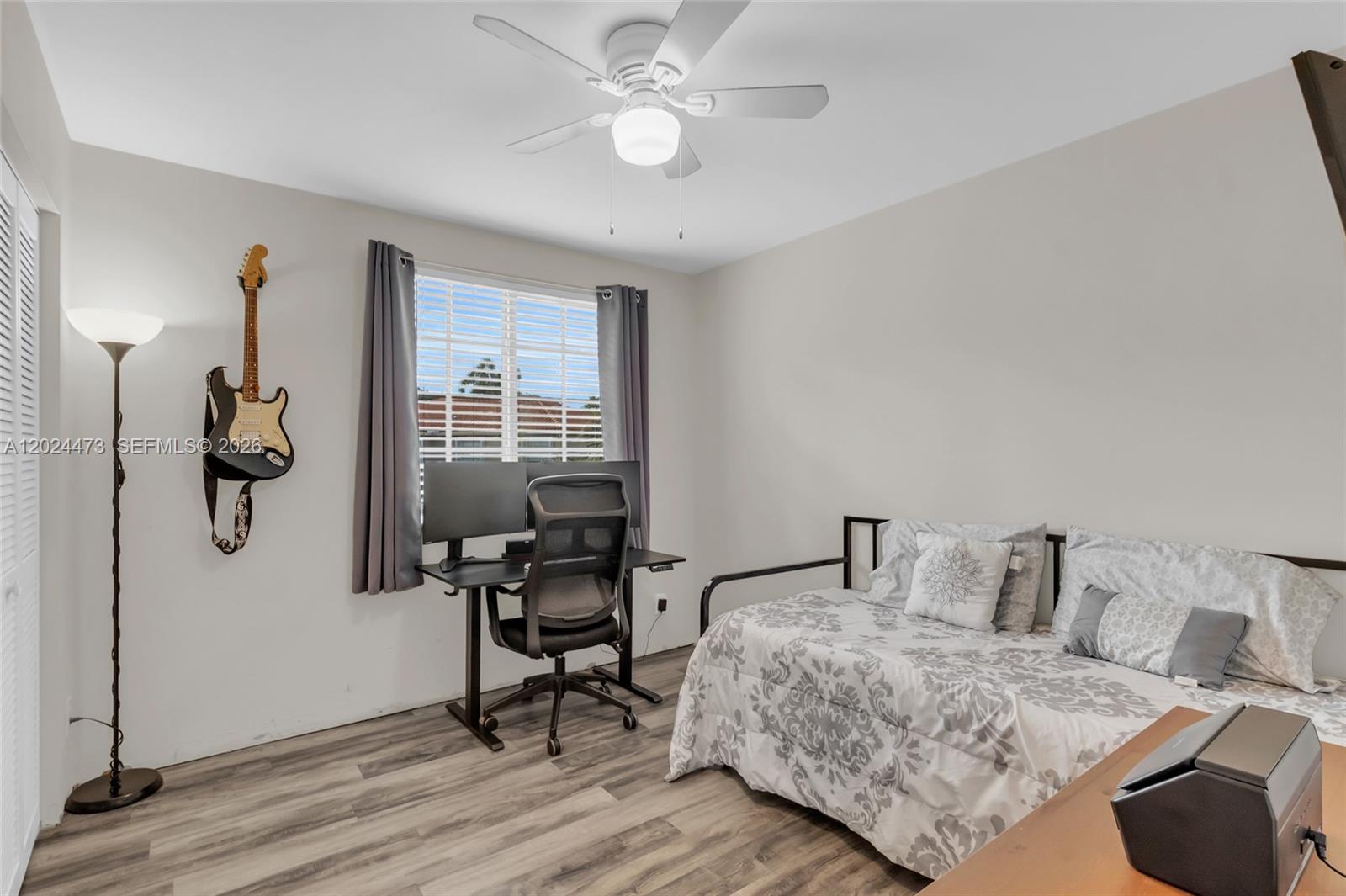 EMBASSY LAKES - Residential