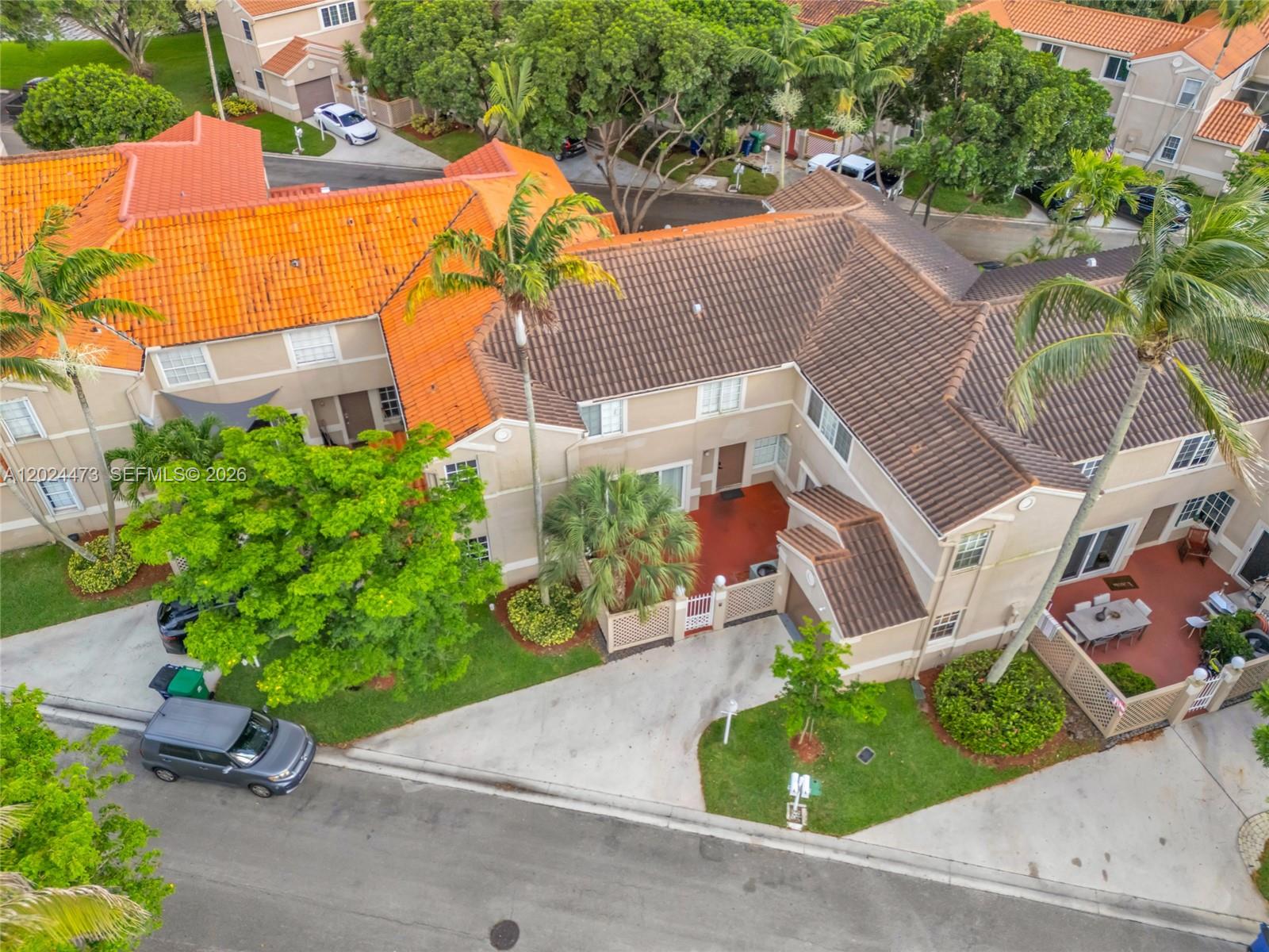 EMBASSY LAKES - Residential