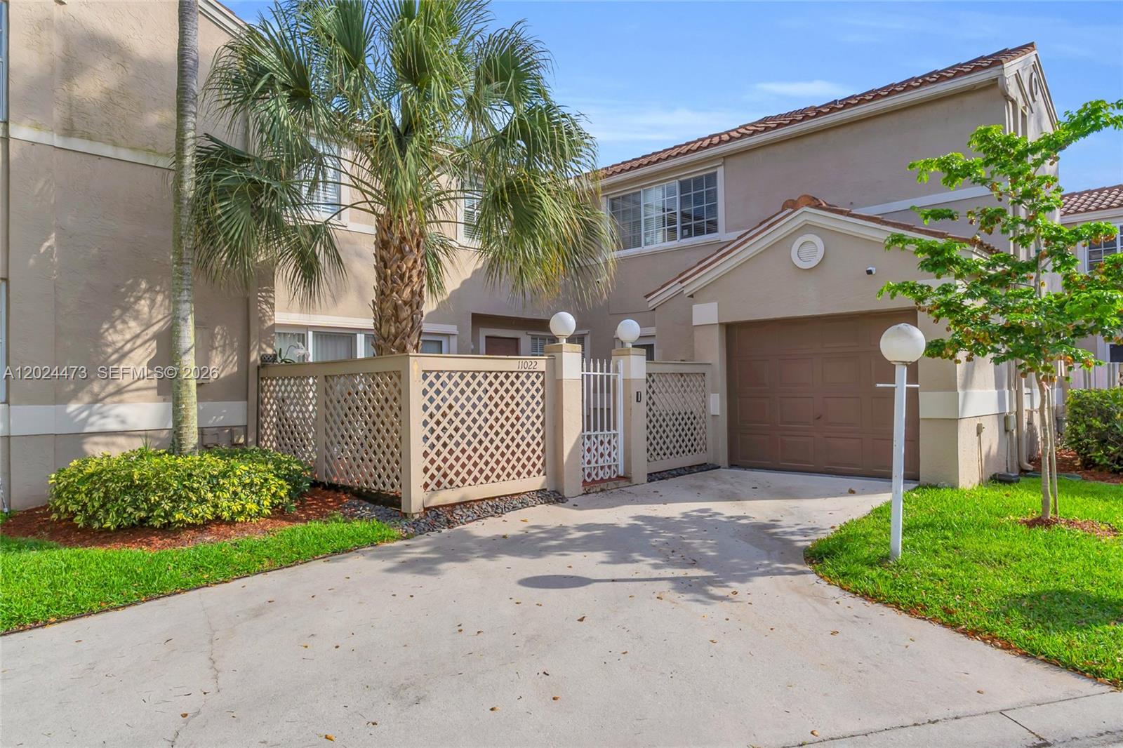 EMBASSY LAKES - Residential