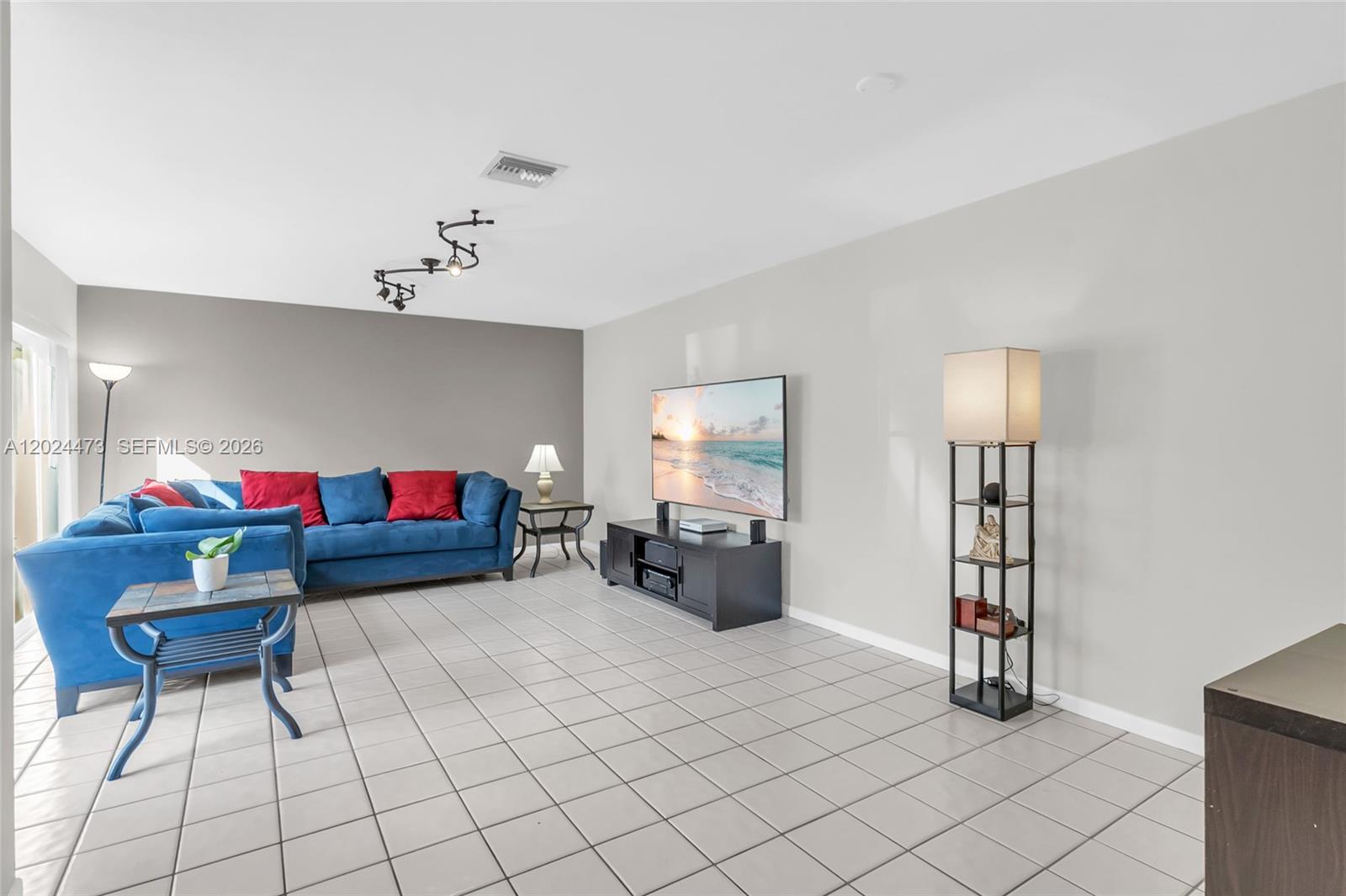 EMBASSY LAKES - Residential