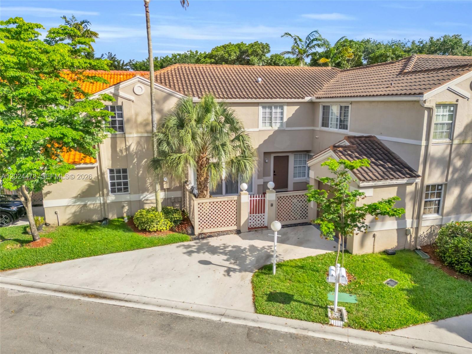 EMBASSY LAKES - Residential