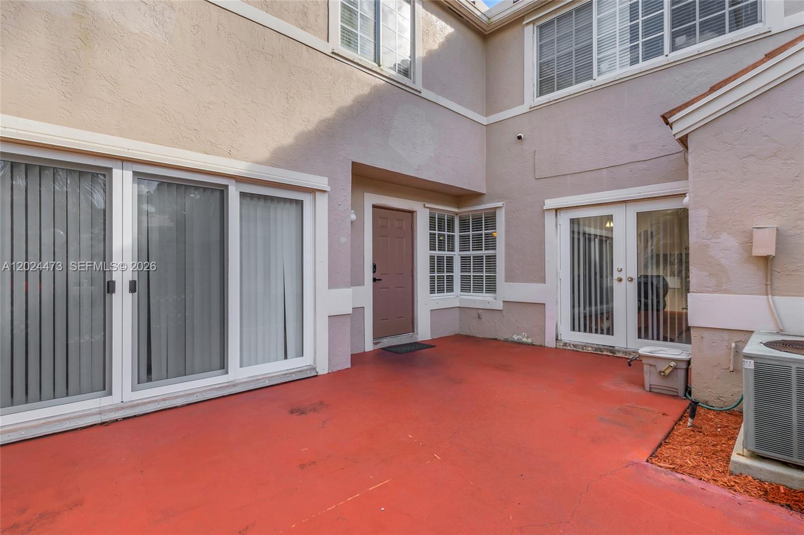 EMBASSY LAKES - Residential
