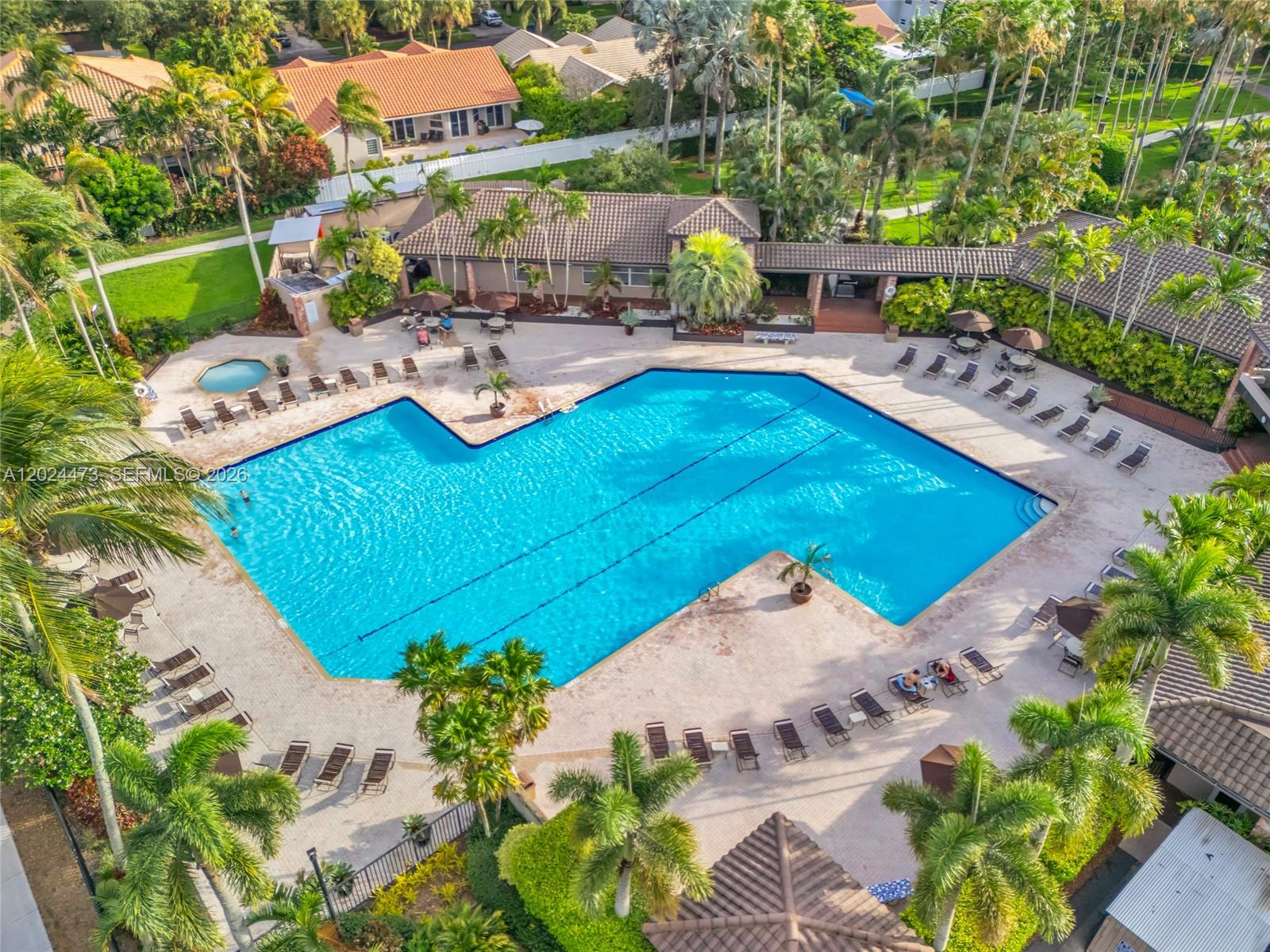 EMBASSY LAKES - Residential