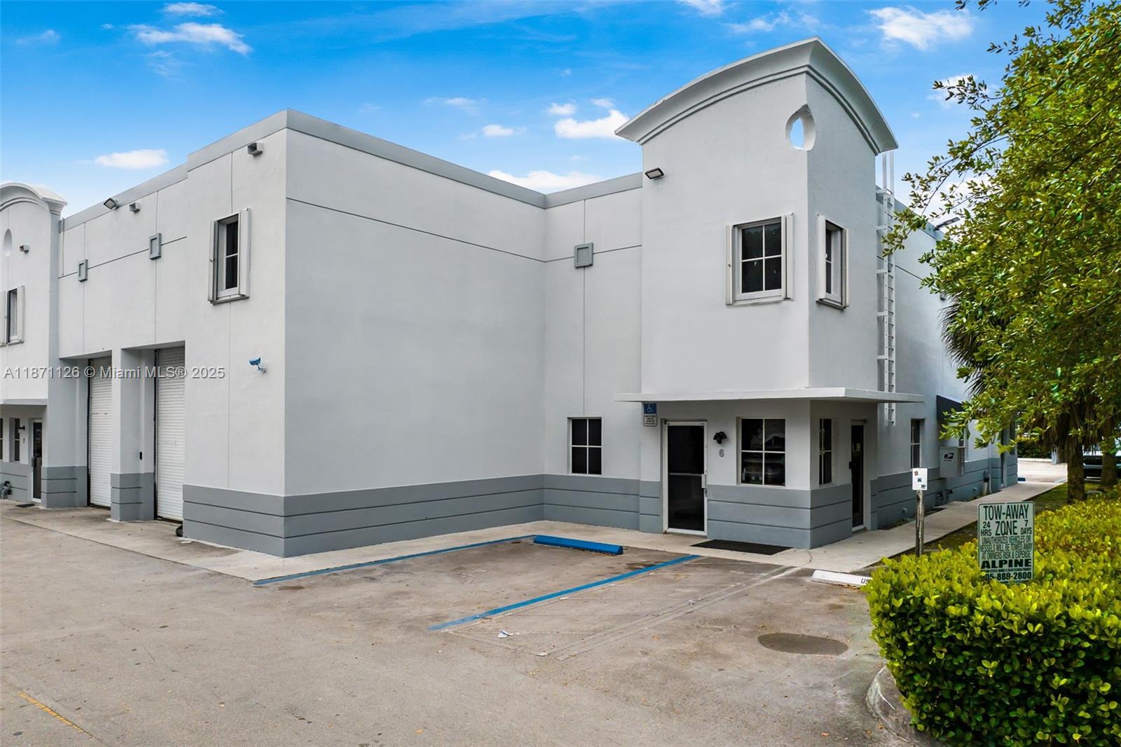 FANTASTIC LOCATION, Exposed to busy intersection on 25th ST, Corner unit, Store & Warehouse
1710 Sq under AC with 600 Sq of office & showroom. This industrial warehouse included accordion shutters, street level vaulted loading door,(16Ft) separate entrance, private bathroom and 4 assigned parking spaces plus visitors. Prime location near major highways and Dolphin f and international mall. 
The space is current operate as a gym with a long excellent tenant, rented at $ 3100 per month, making this a fantastic investor opportunity. Lease expired on Aug 2027. 
HOA Miantenance included, Insurance, roof, exterior paint, reserves, etc
Showing 24hrs notice M to F 9 am or 5 pm. Please do not disturb tenant. Text Listing agent