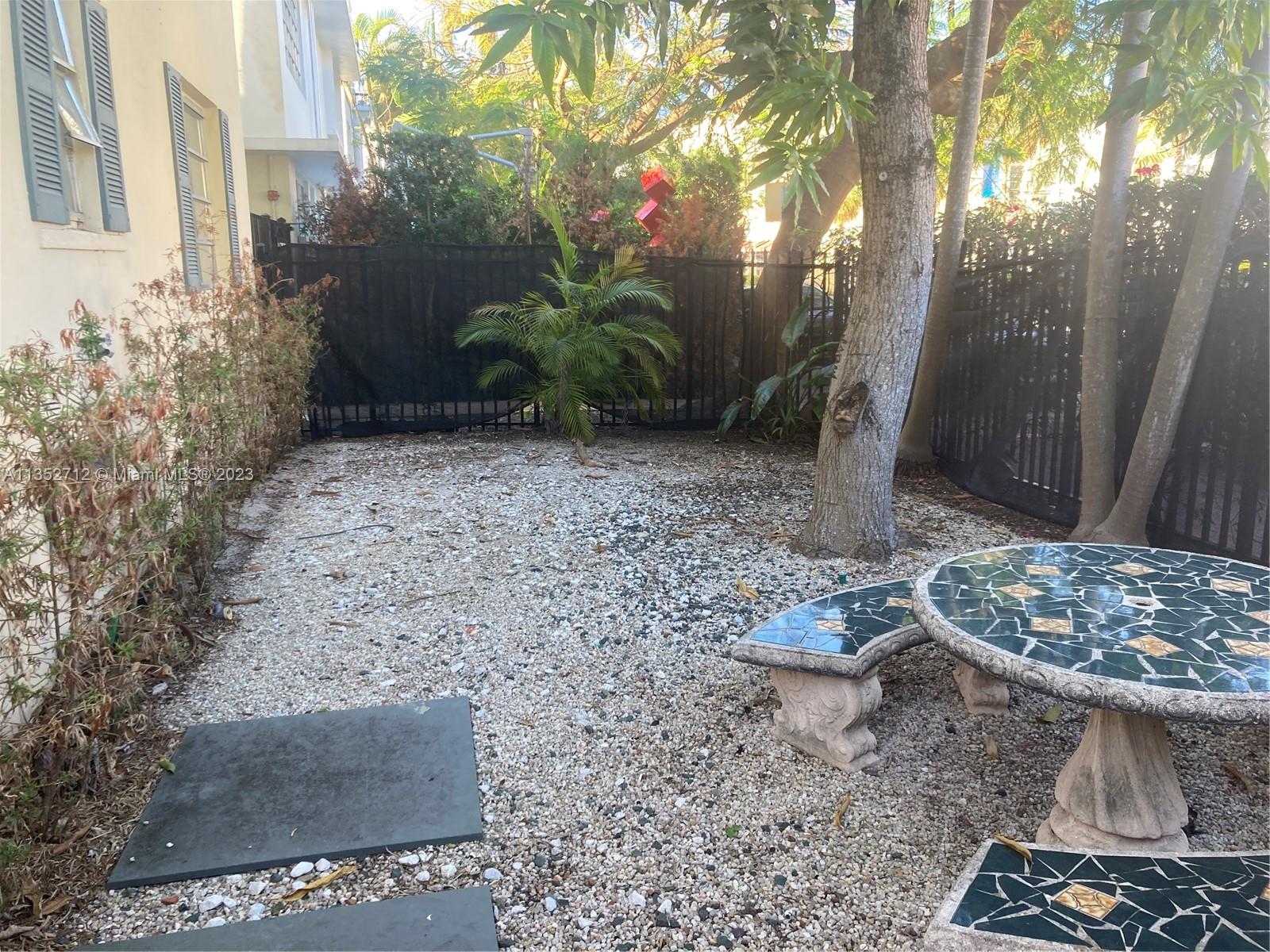 LINCOLN ROAD VILLAS SOUTH - Residential