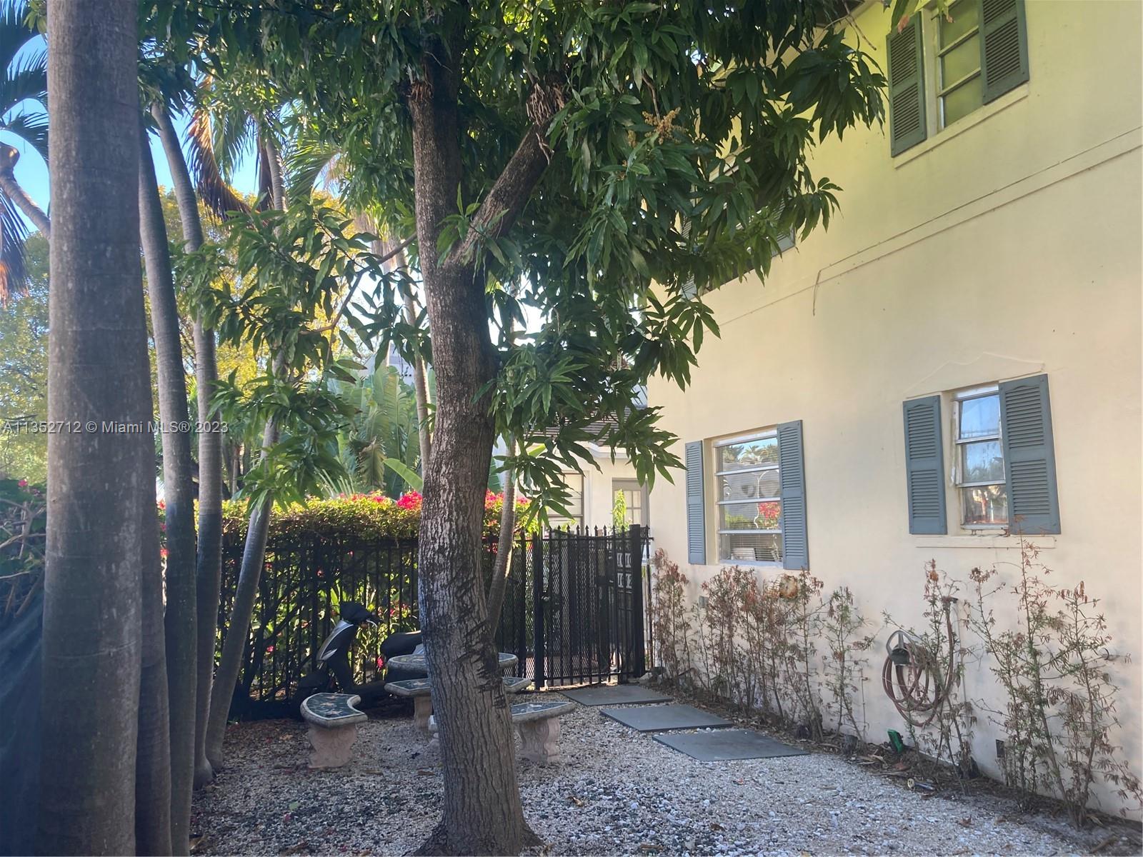 LINCOLN ROAD VILLAS SOUTH - Residential