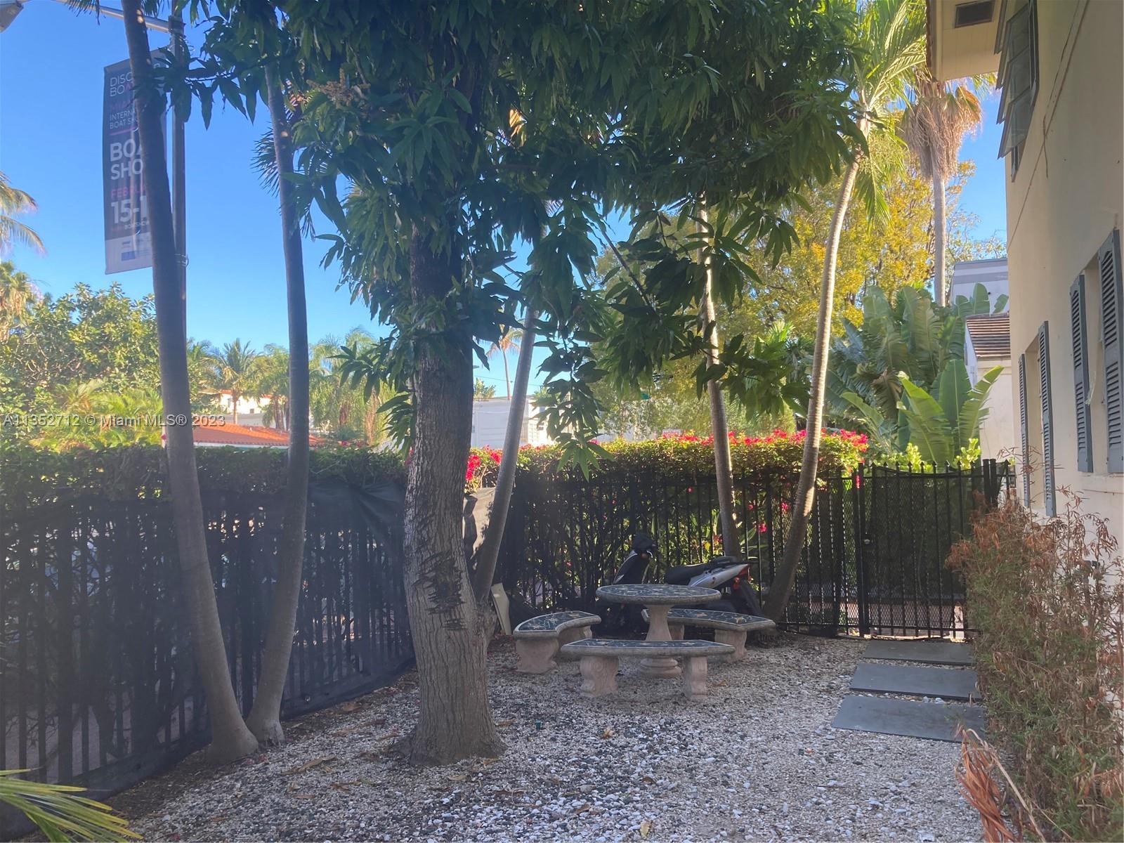 LINCOLN ROAD VILLAS SOUTH - Residential