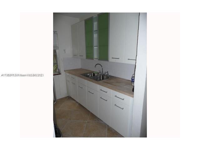 LINCOLN ROAD VILLAS SOUTH - Residential