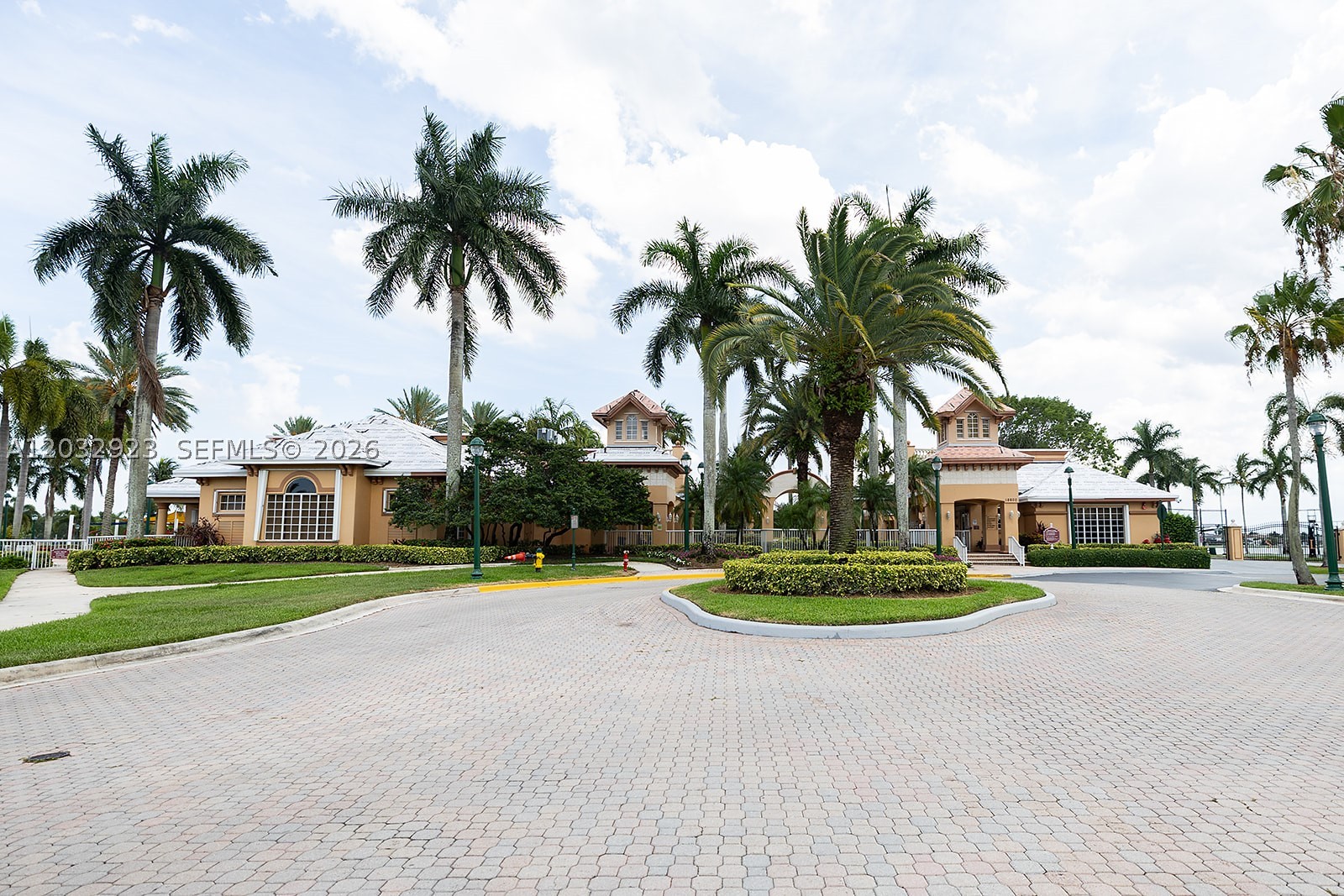 SUNSET LAKES PLAT THREE - Residential