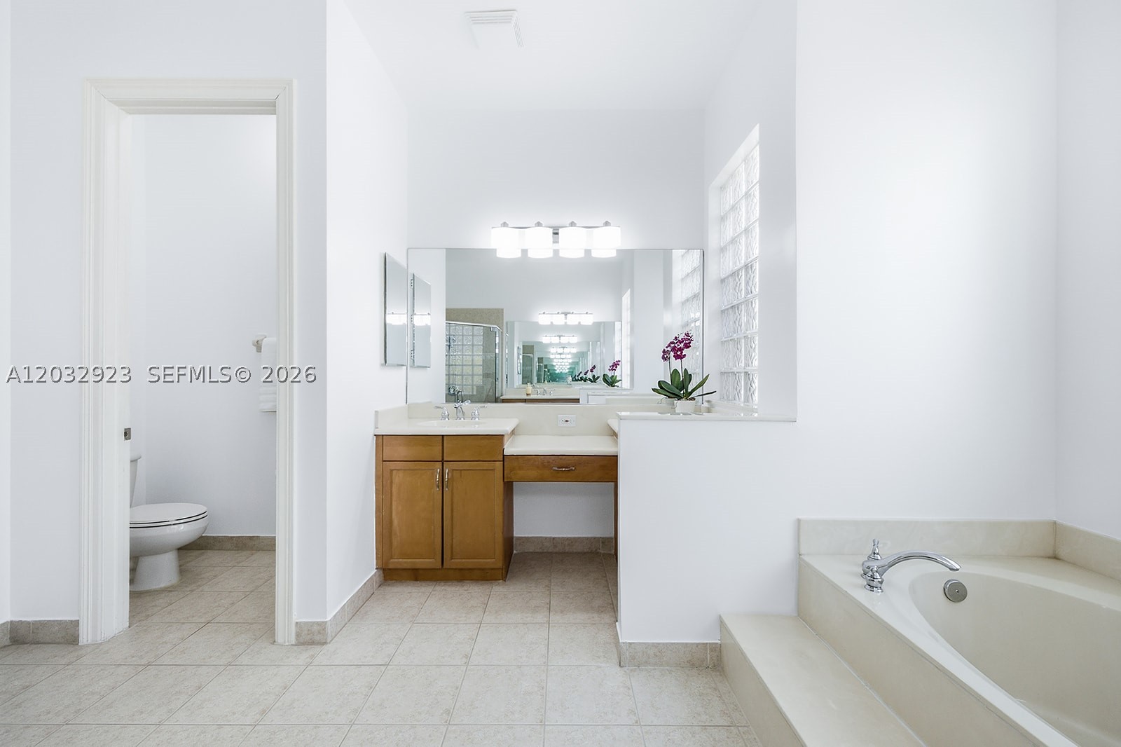 SUNSET LAKES PLAT THREE - Residential