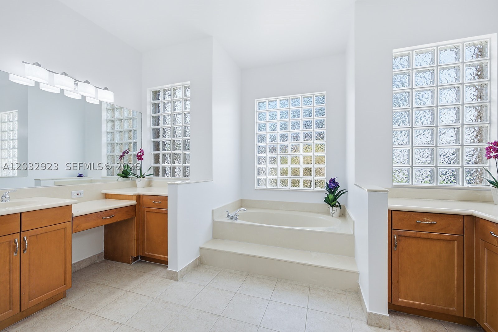 SUNSET LAKES PLAT THREE - Residential