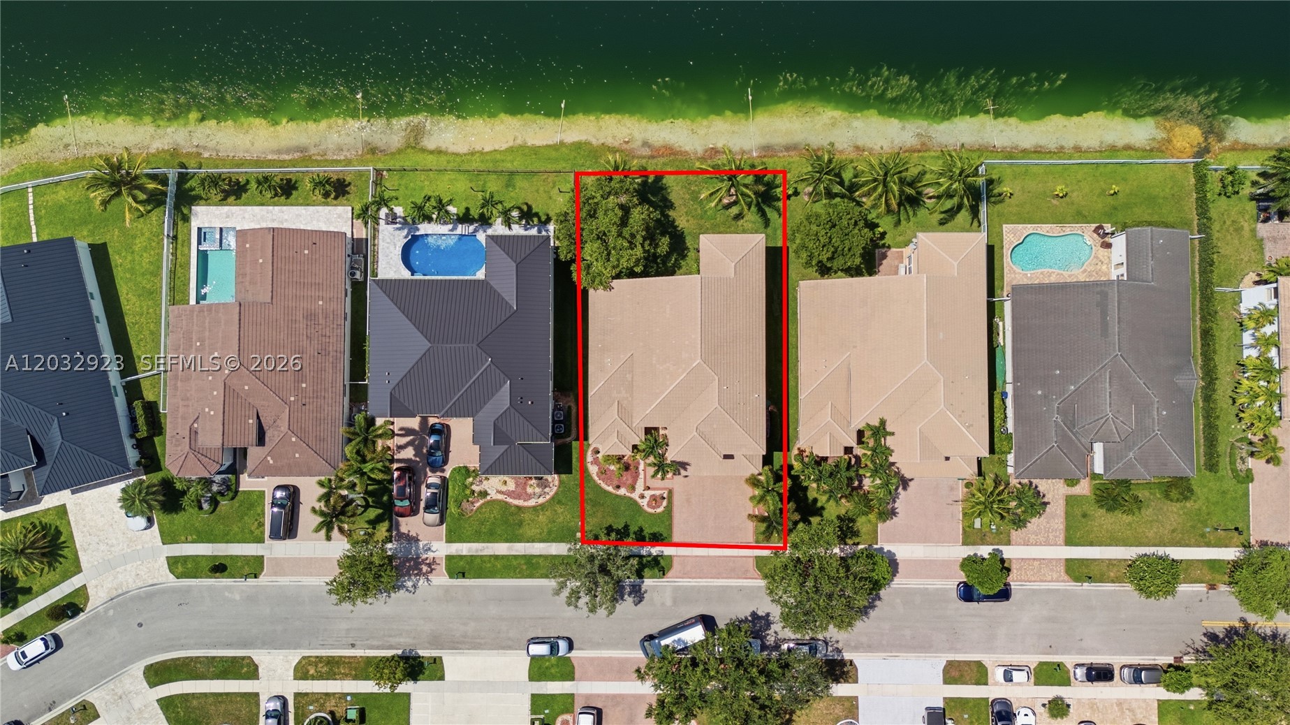 SUNSET LAKES PLAT THREE - Residential