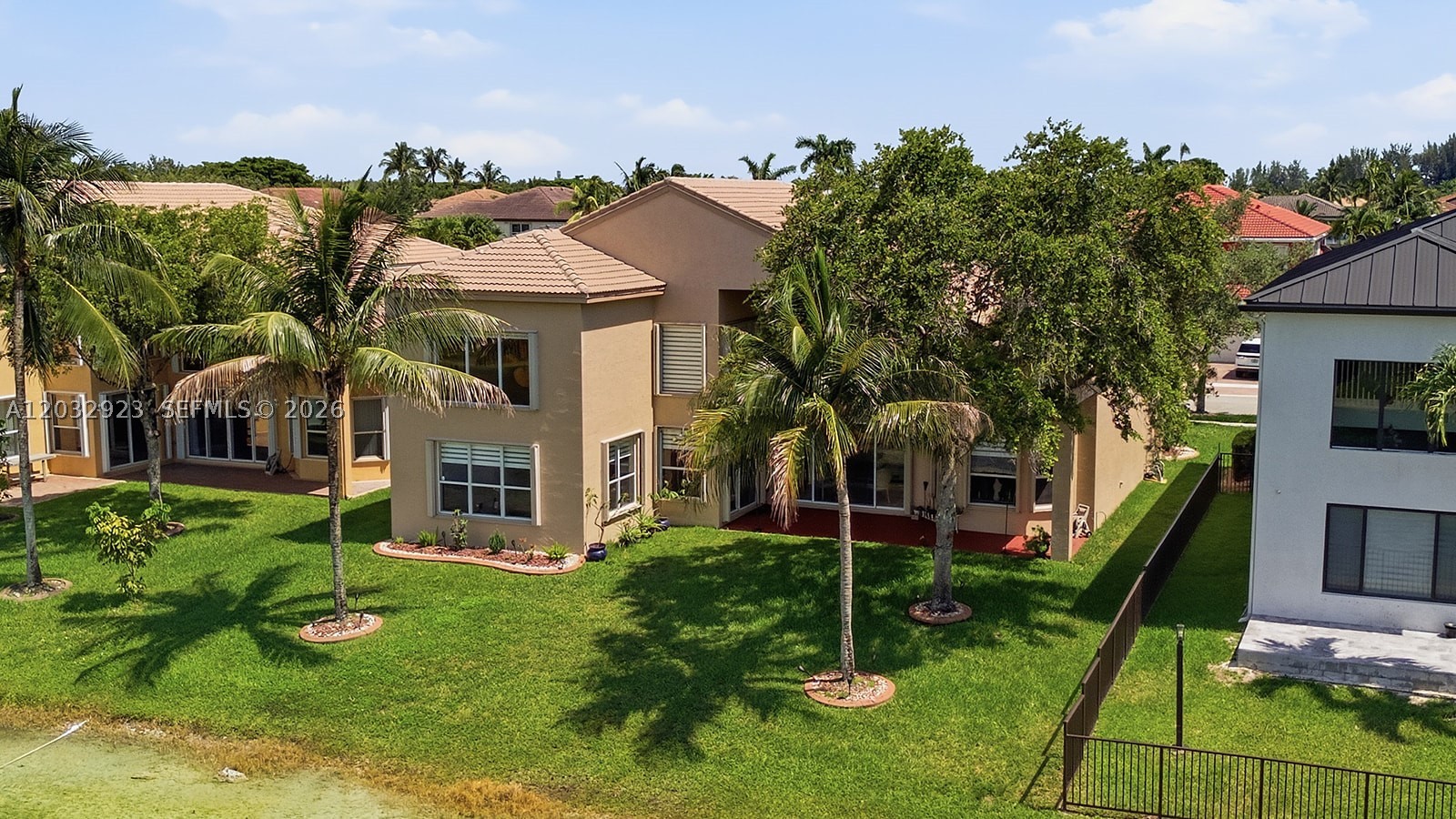 SUNSET LAKES PLAT THREE - Residential