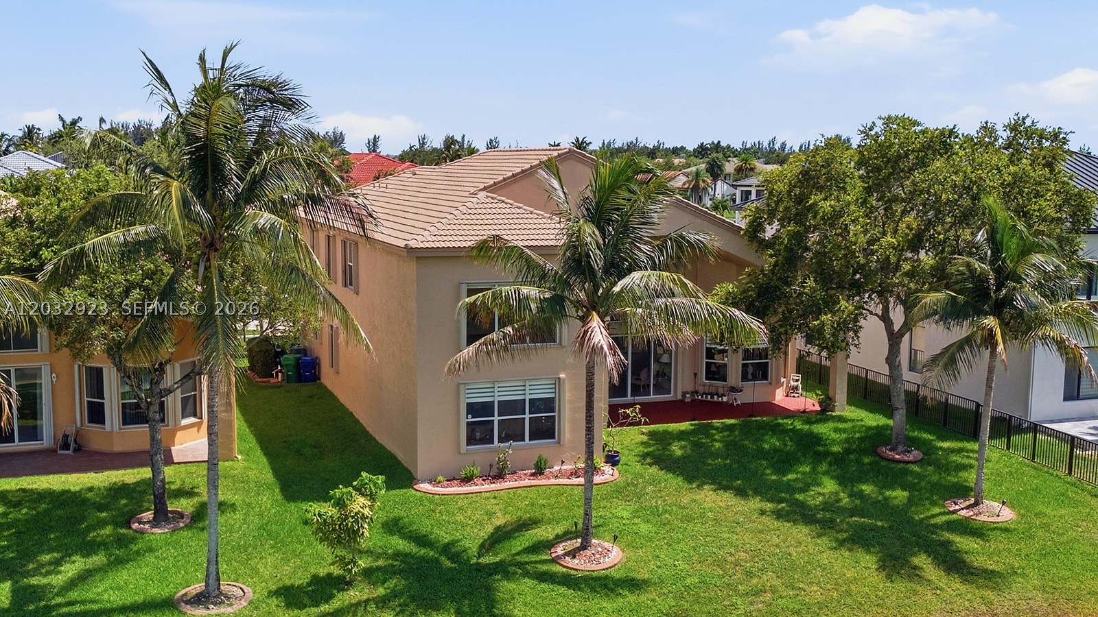 SUNSET LAKES PLAT THREE - Residential