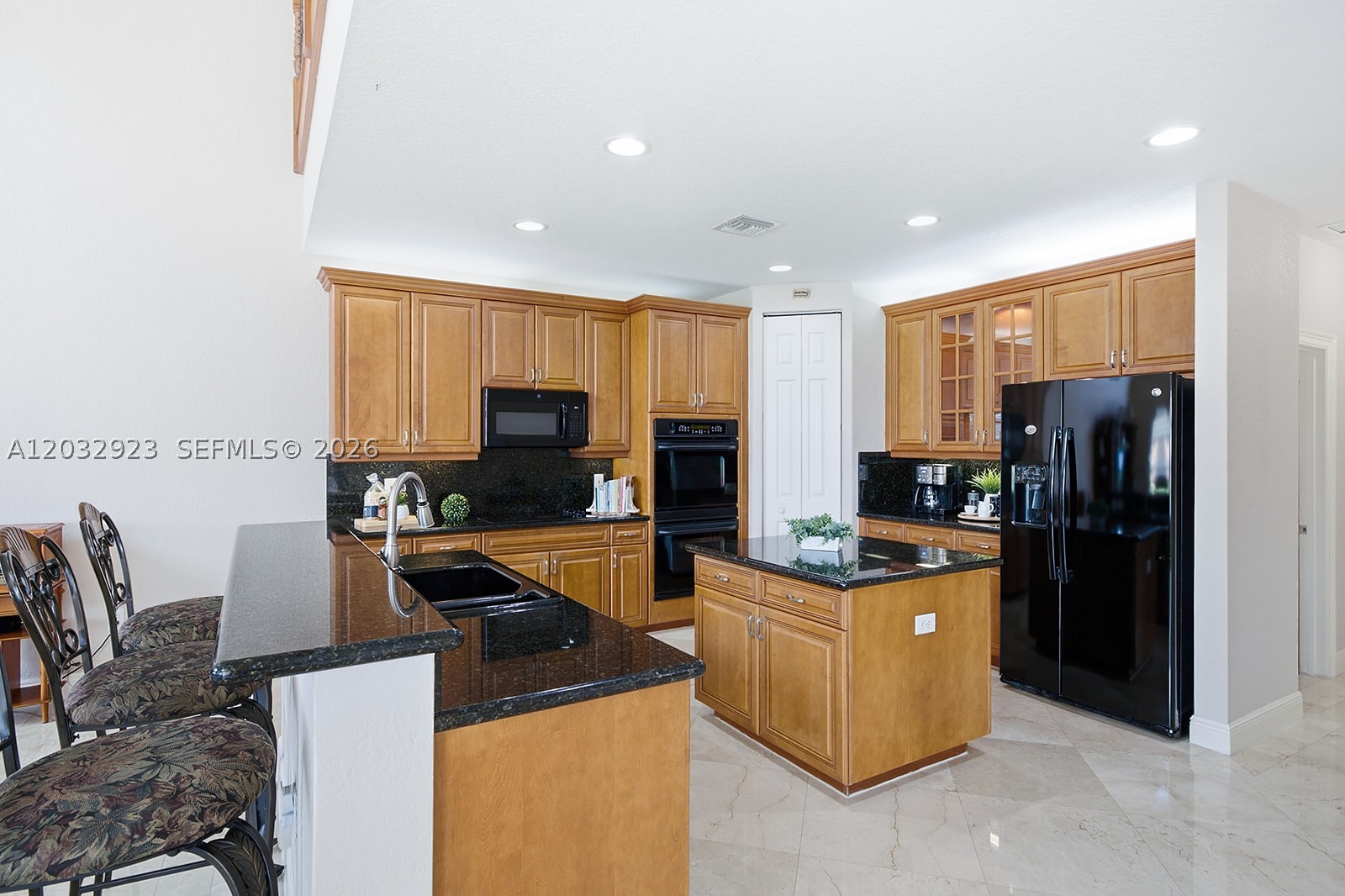 SUNSET LAKES PLAT THREE - Residential