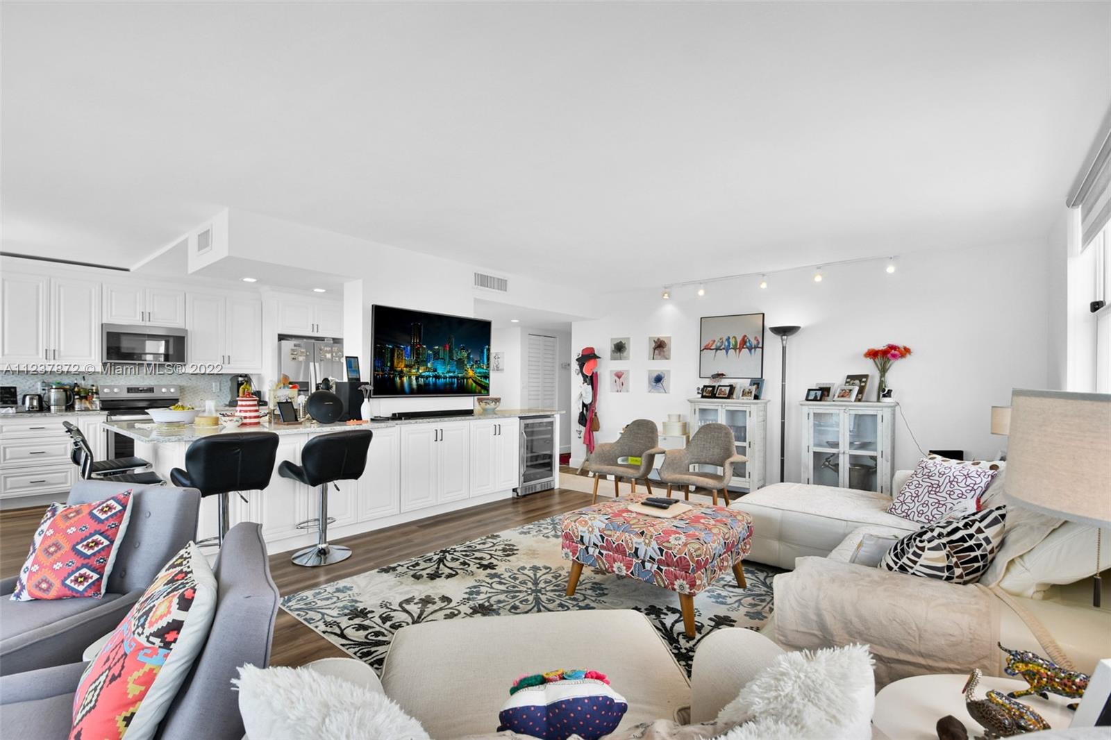 OXFORD TOWERS CONDO - Residential