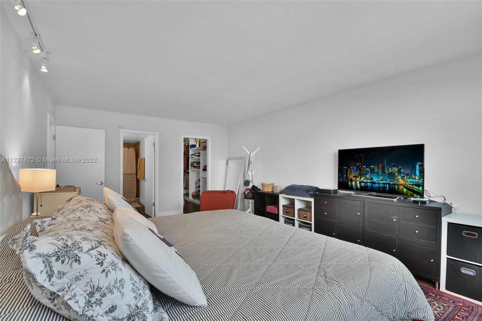 OXFORD TOWERS CONDO - Residential