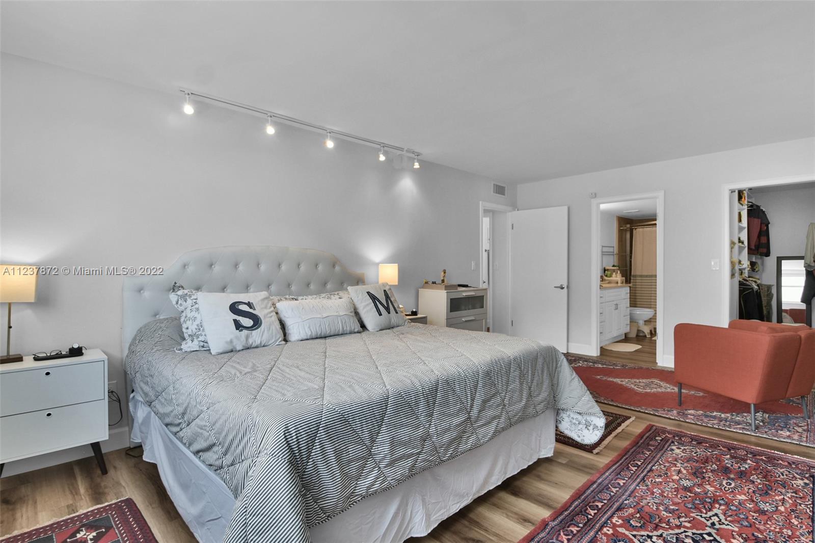 OXFORD TOWERS CONDO - Residential