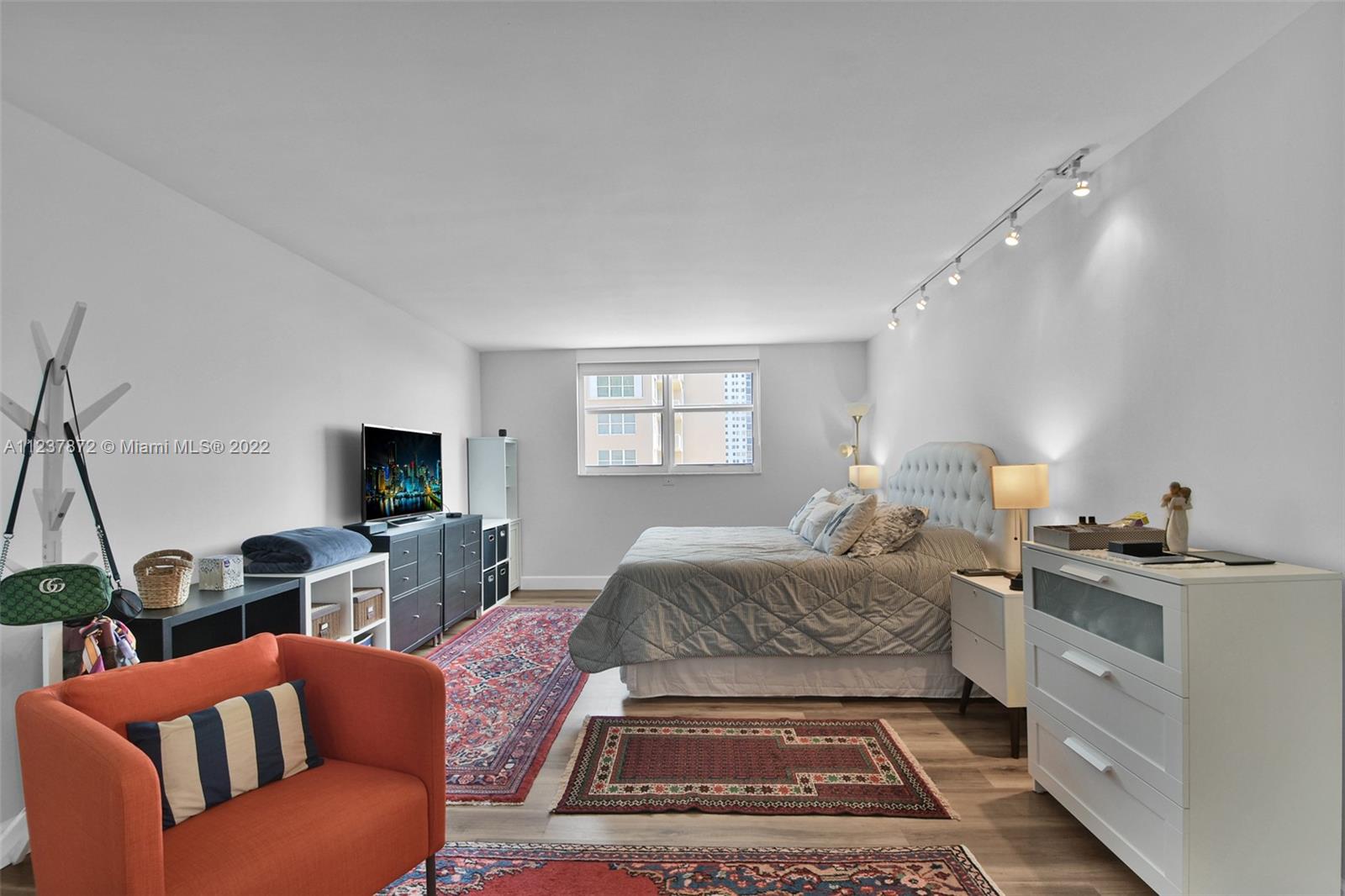 OXFORD TOWERS CONDO - Residential