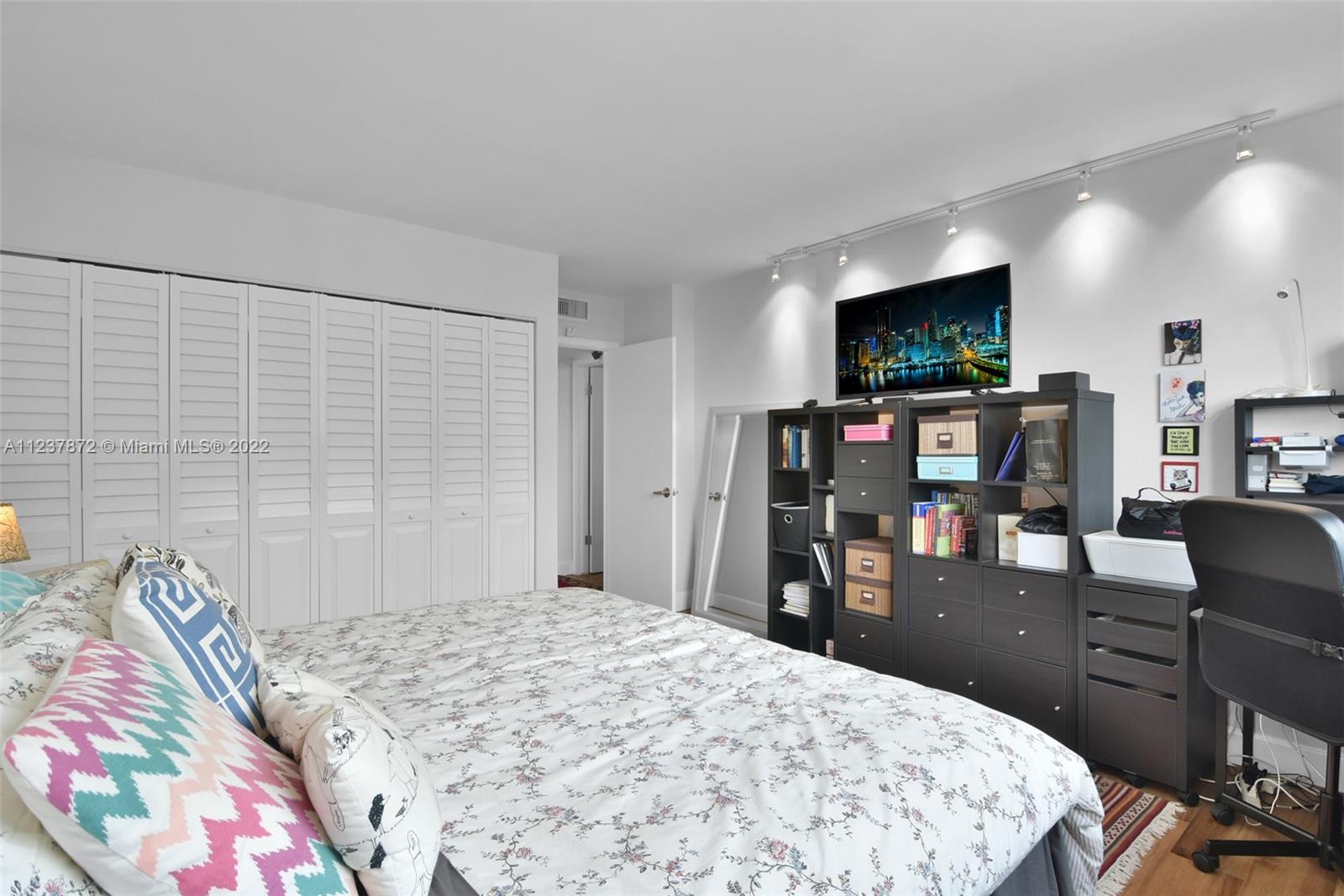 OXFORD TOWERS CONDO - Residential