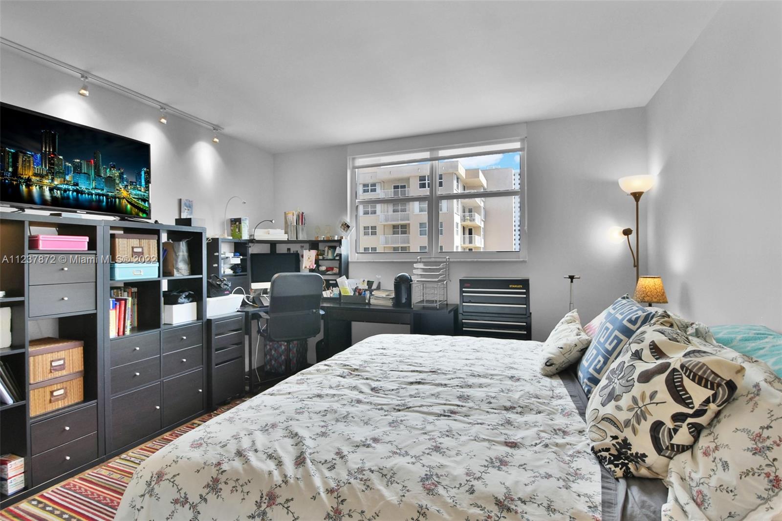 OXFORD TOWERS CONDO - Residential