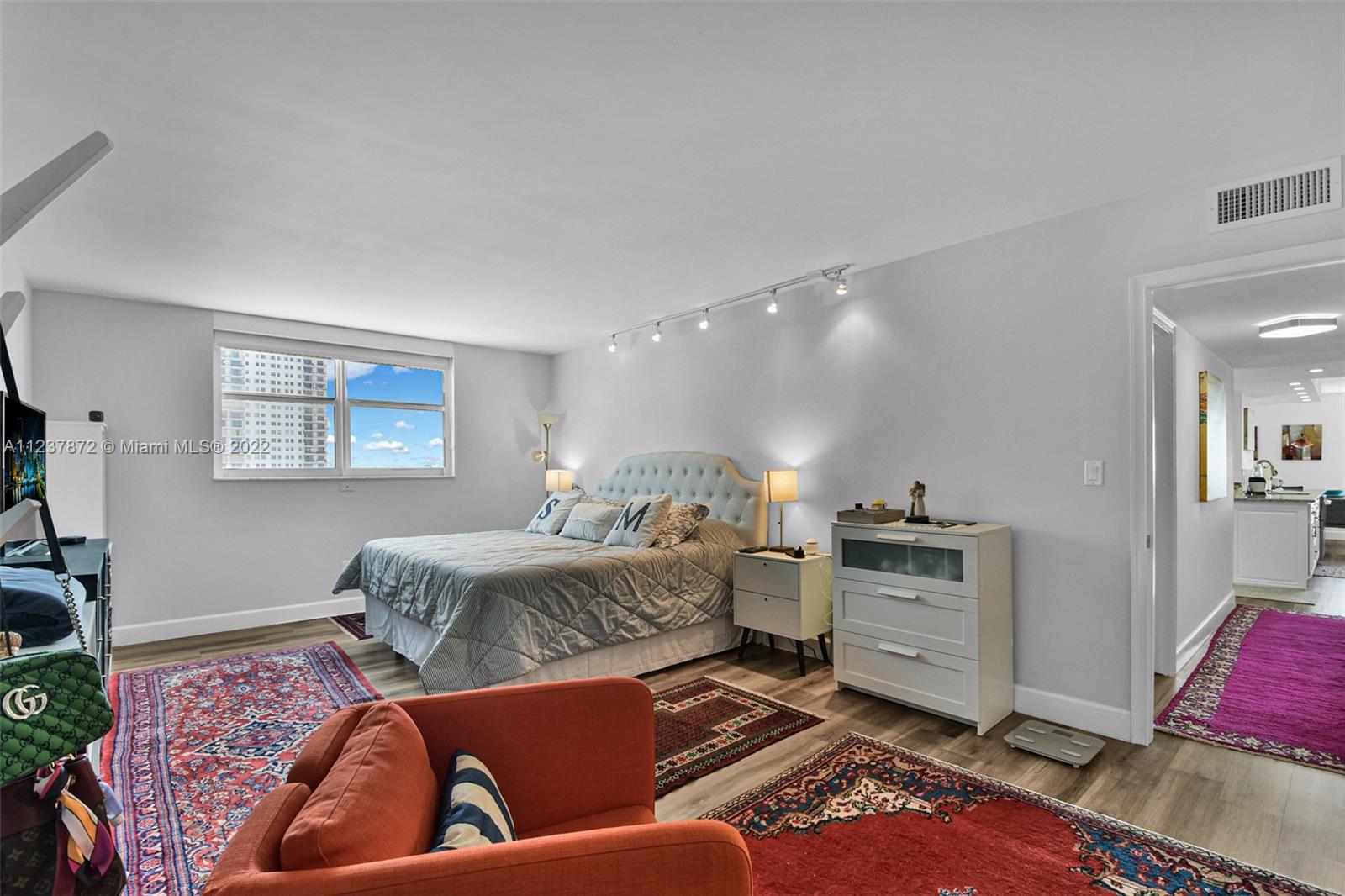 OXFORD TOWERS CONDO - Residential