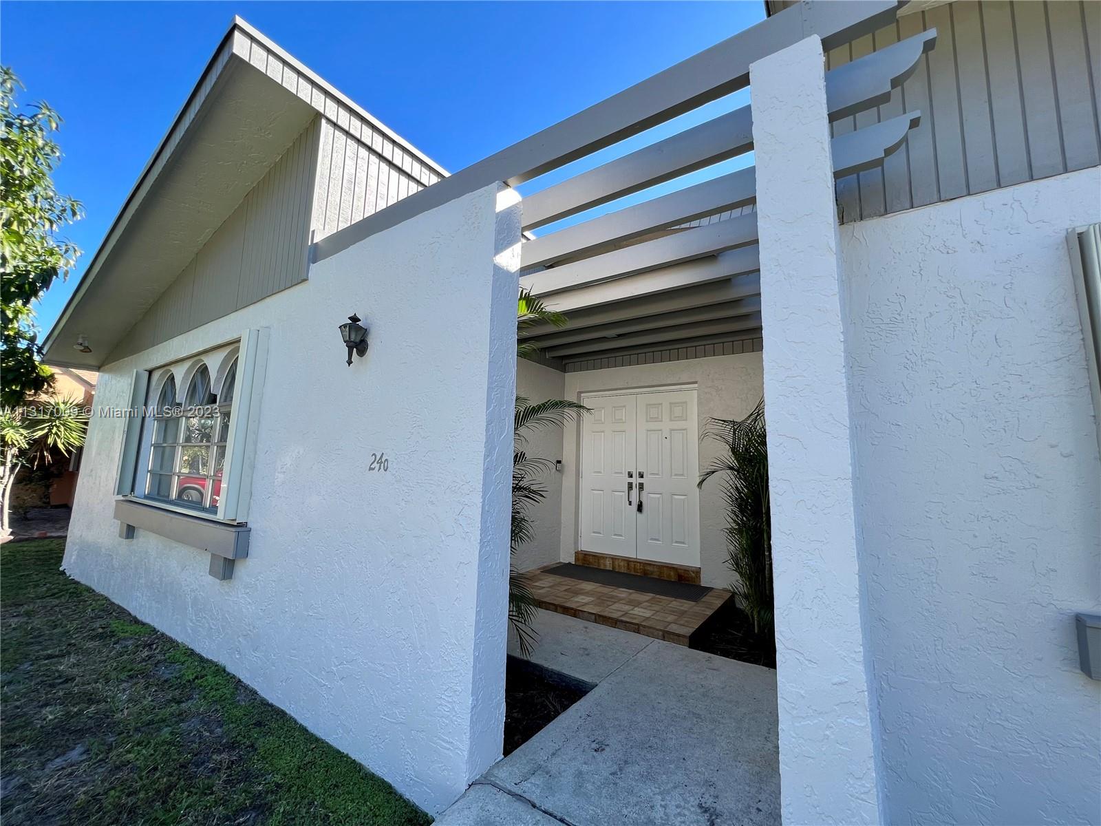 CENTRAL DANIA HEIGHTS - Residential Lease