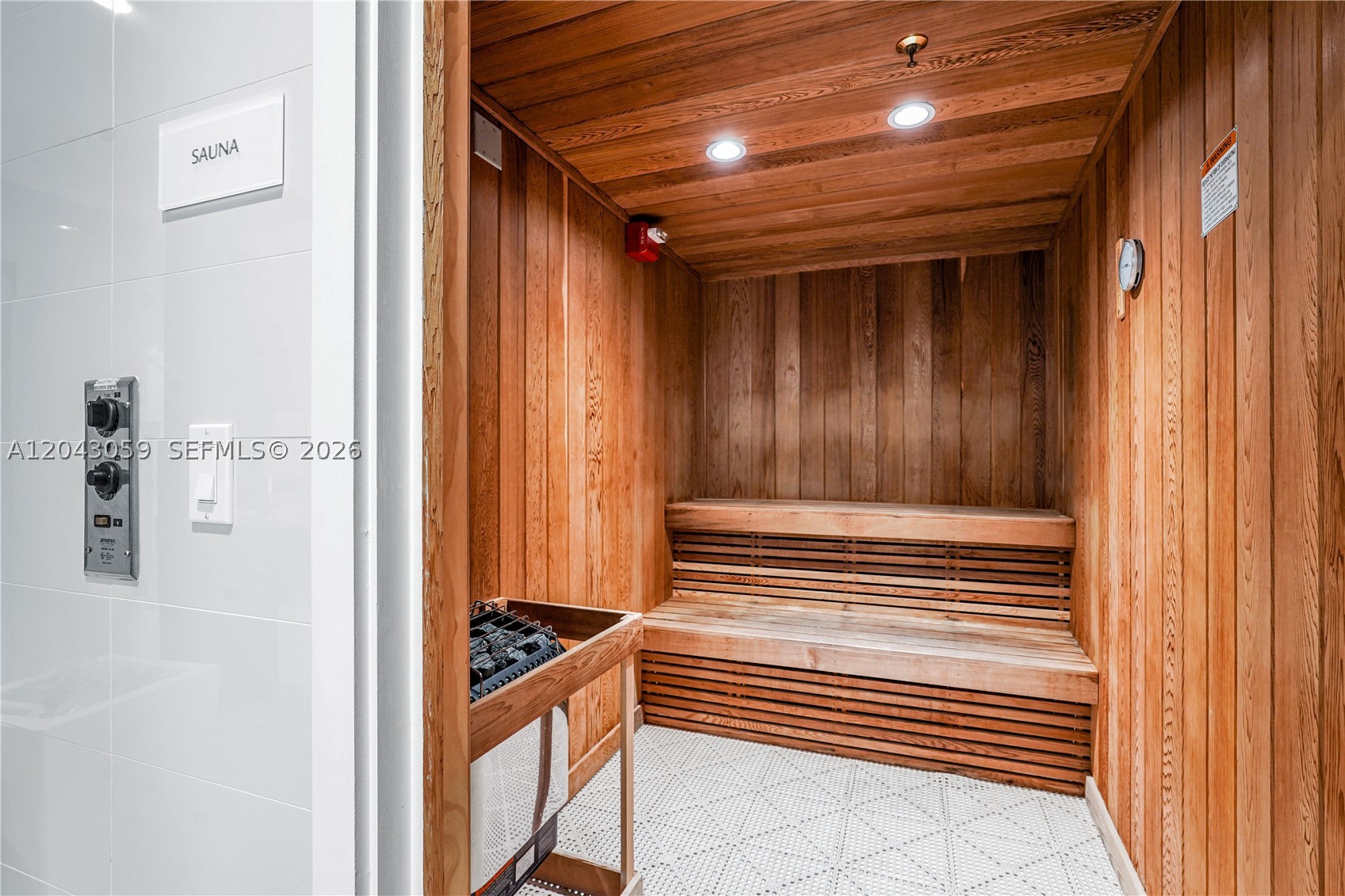 APOGEE BEACH CONDOMINIUM - Residential