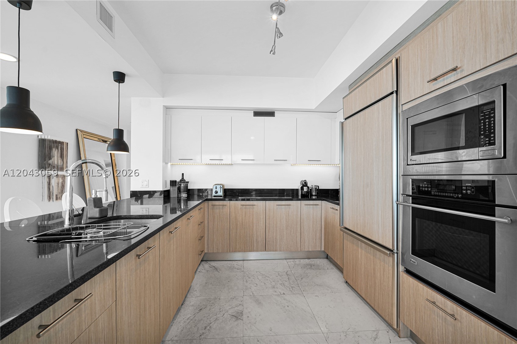 APOGEE BEACH CONDOMINIUM - Residential