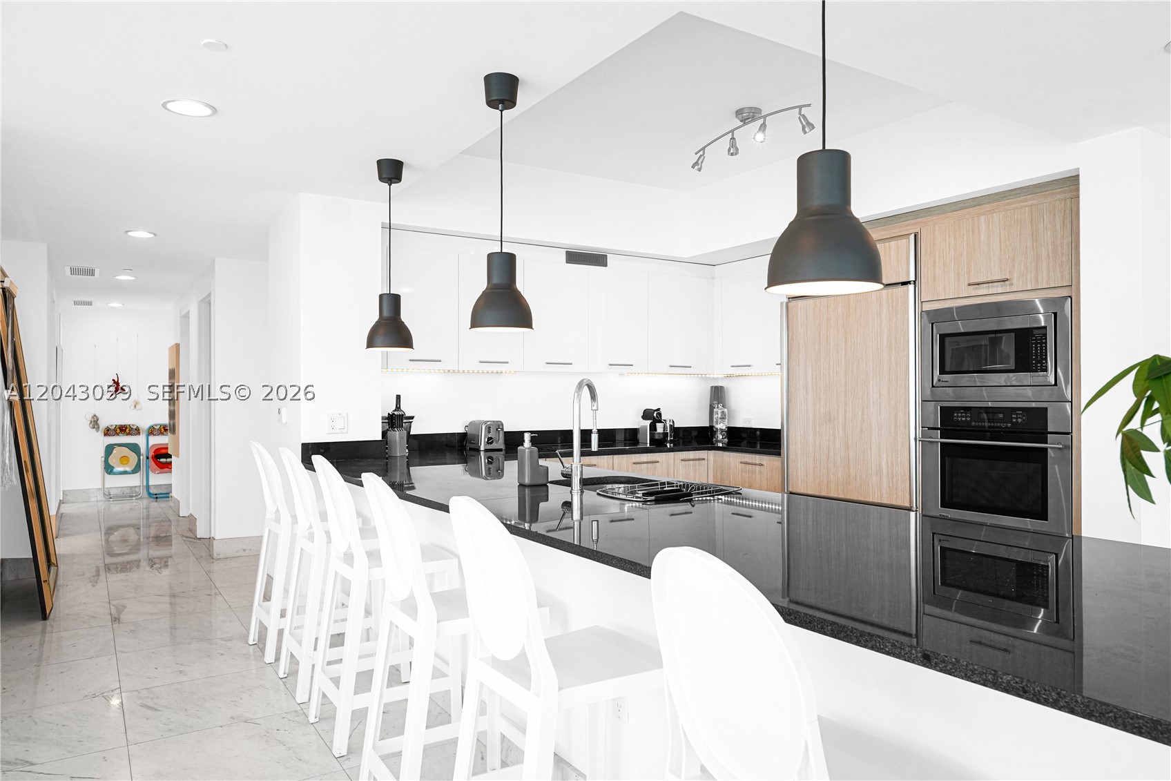 APOGEE BEACH CONDOMINIUM - Residential