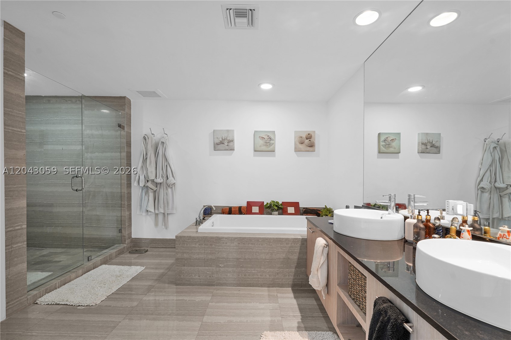 APOGEE BEACH CONDOMINIUM - Residential