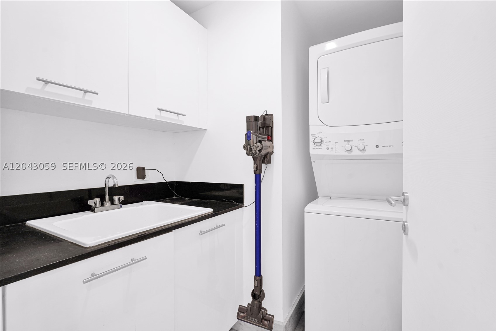APOGEE BEACH CONDOMINIUM - Residential