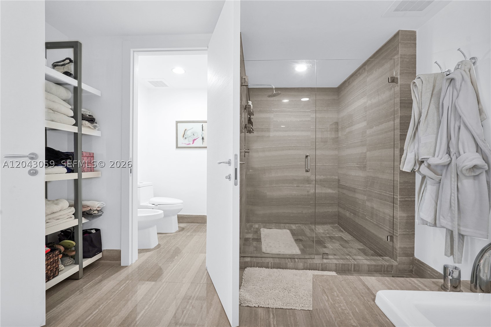 APOGEE BEACH CONDOMINIUM - Residential