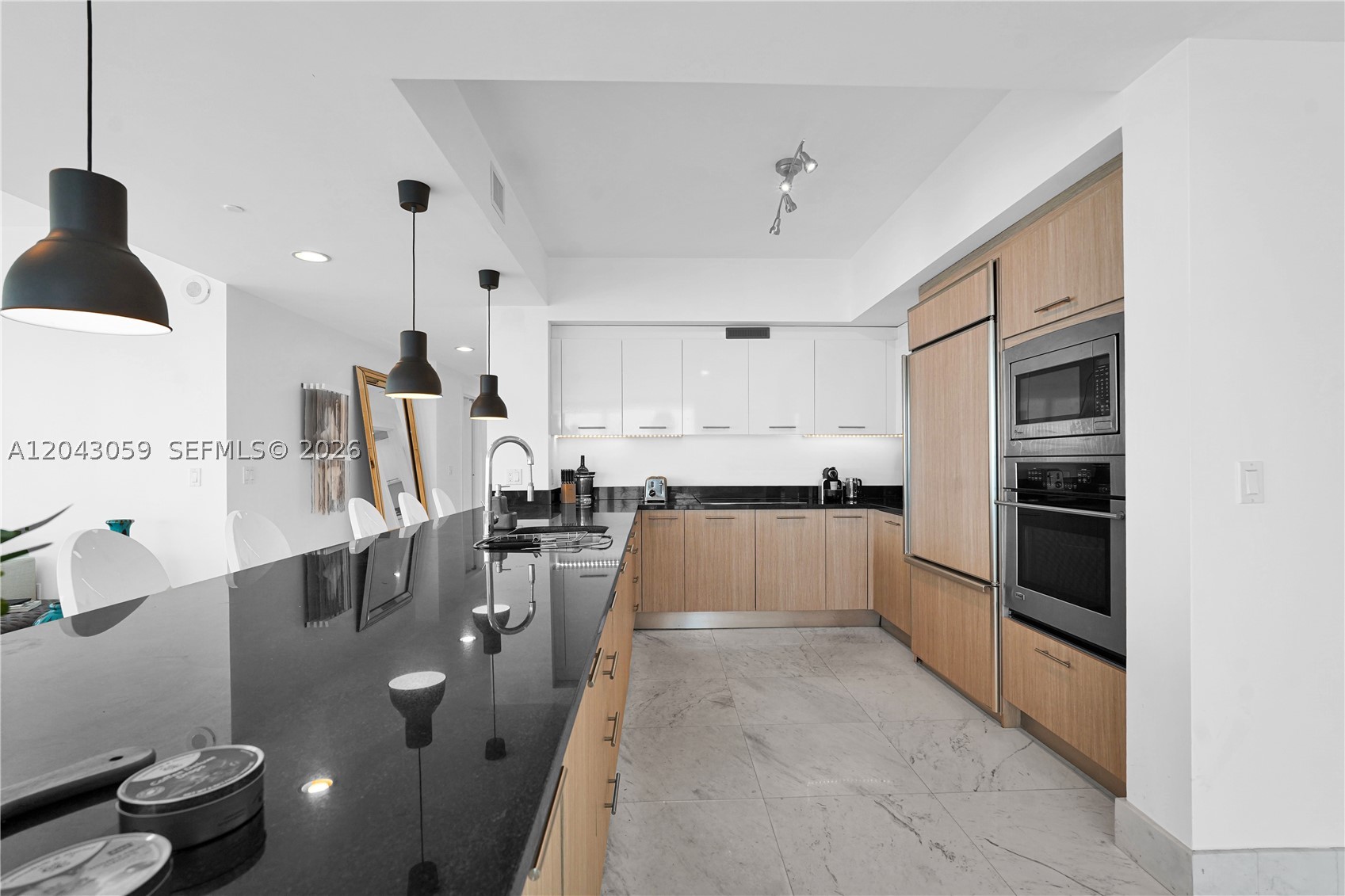 APOGEE BEACH CONDOMINIUM - Residential