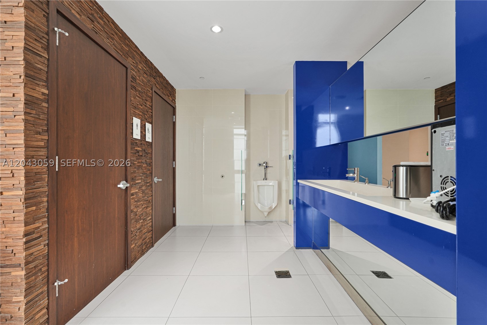 APOGEE BEACH CONDOMINIUM - Residential