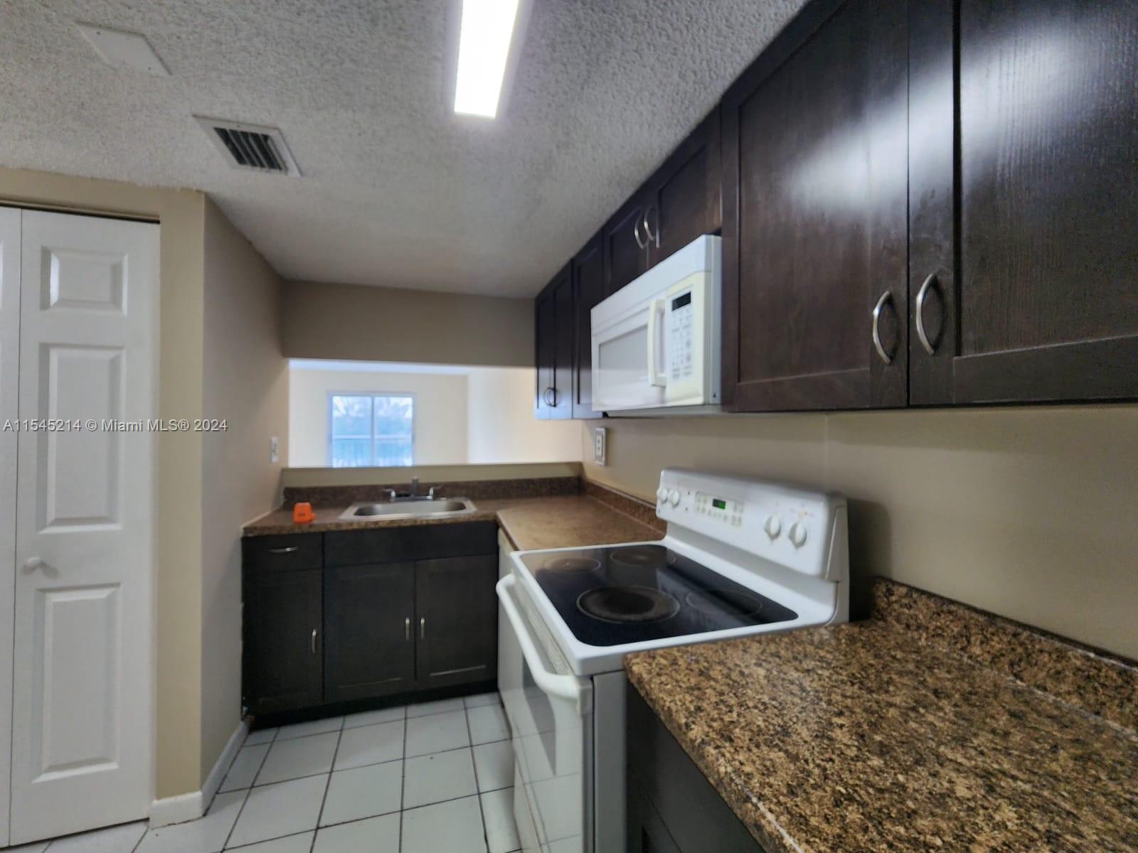 VISTA DEL LAGO I CONDO - Residential Lease