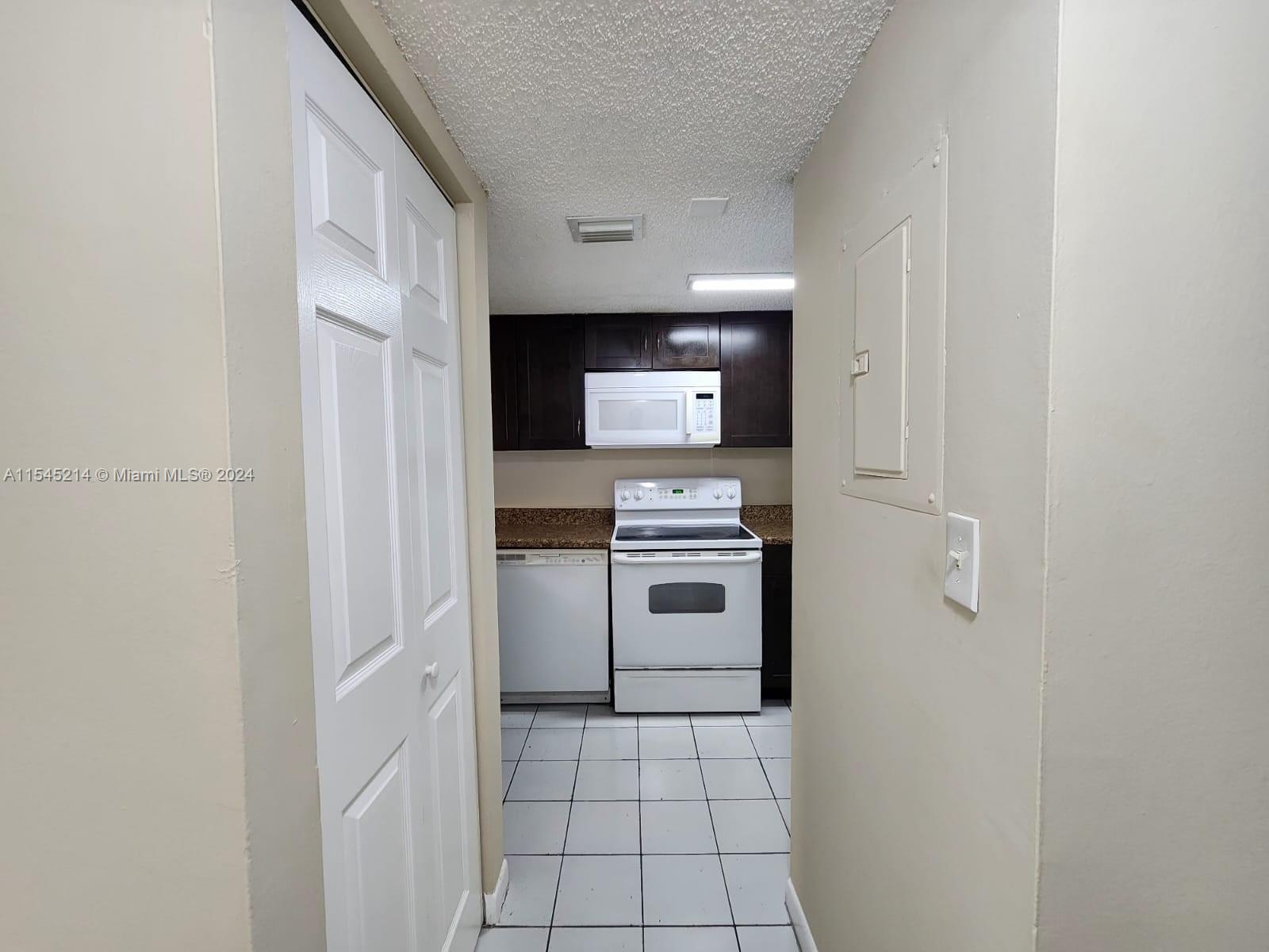 VISTA DEL LAGO I CONDO - Residential Lease