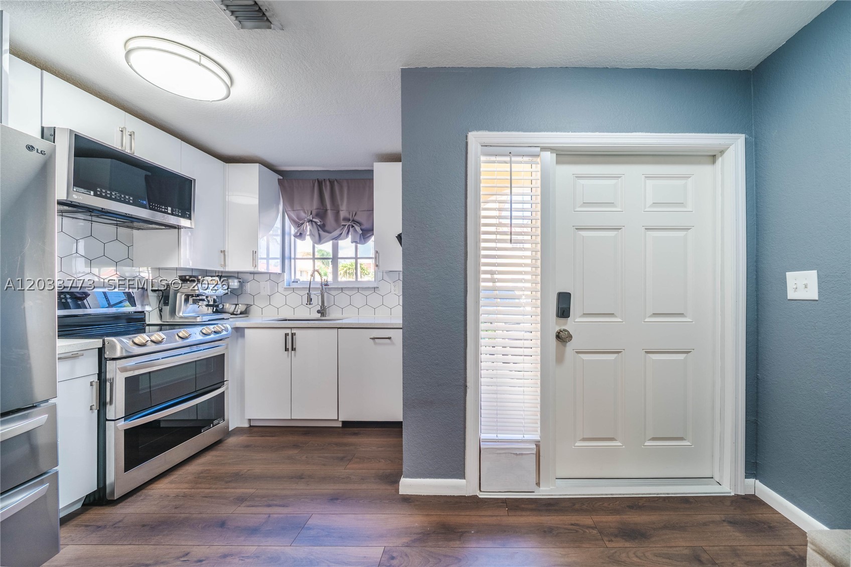 AQUA VISTA TOWNHOMES COND - Residential