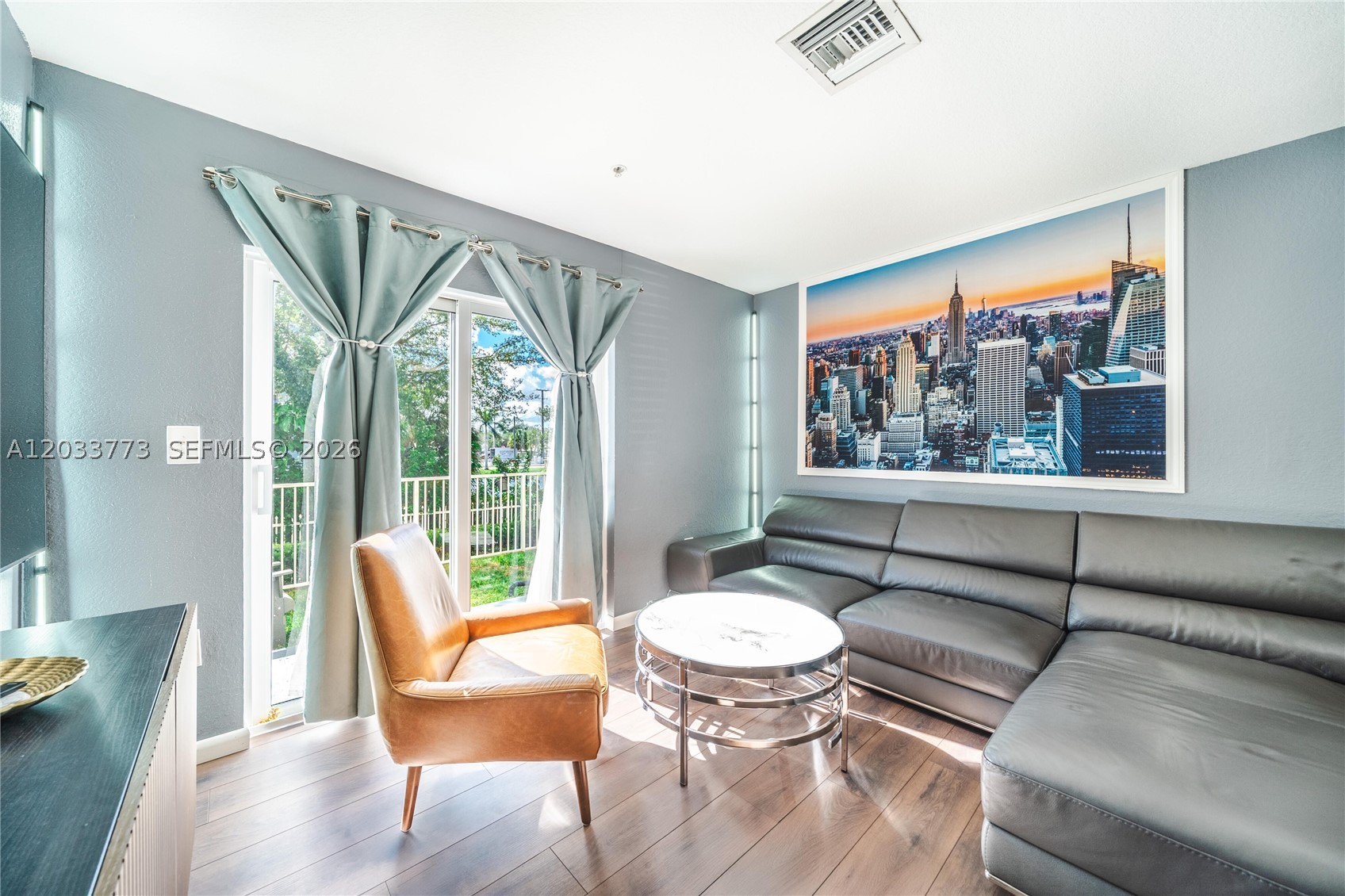 AQUA VISTA TOWNHOMES COND - Residential