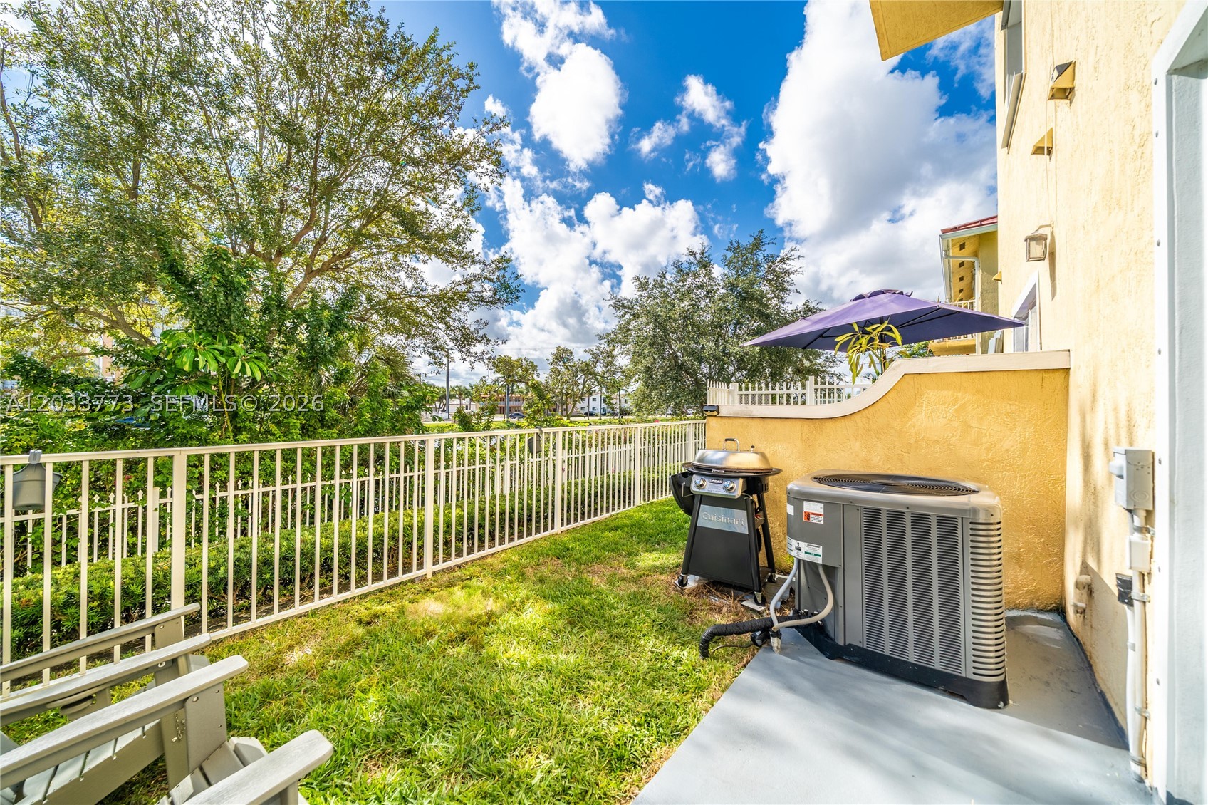 AQUA VISTA TOWNHOMES COND - Residential