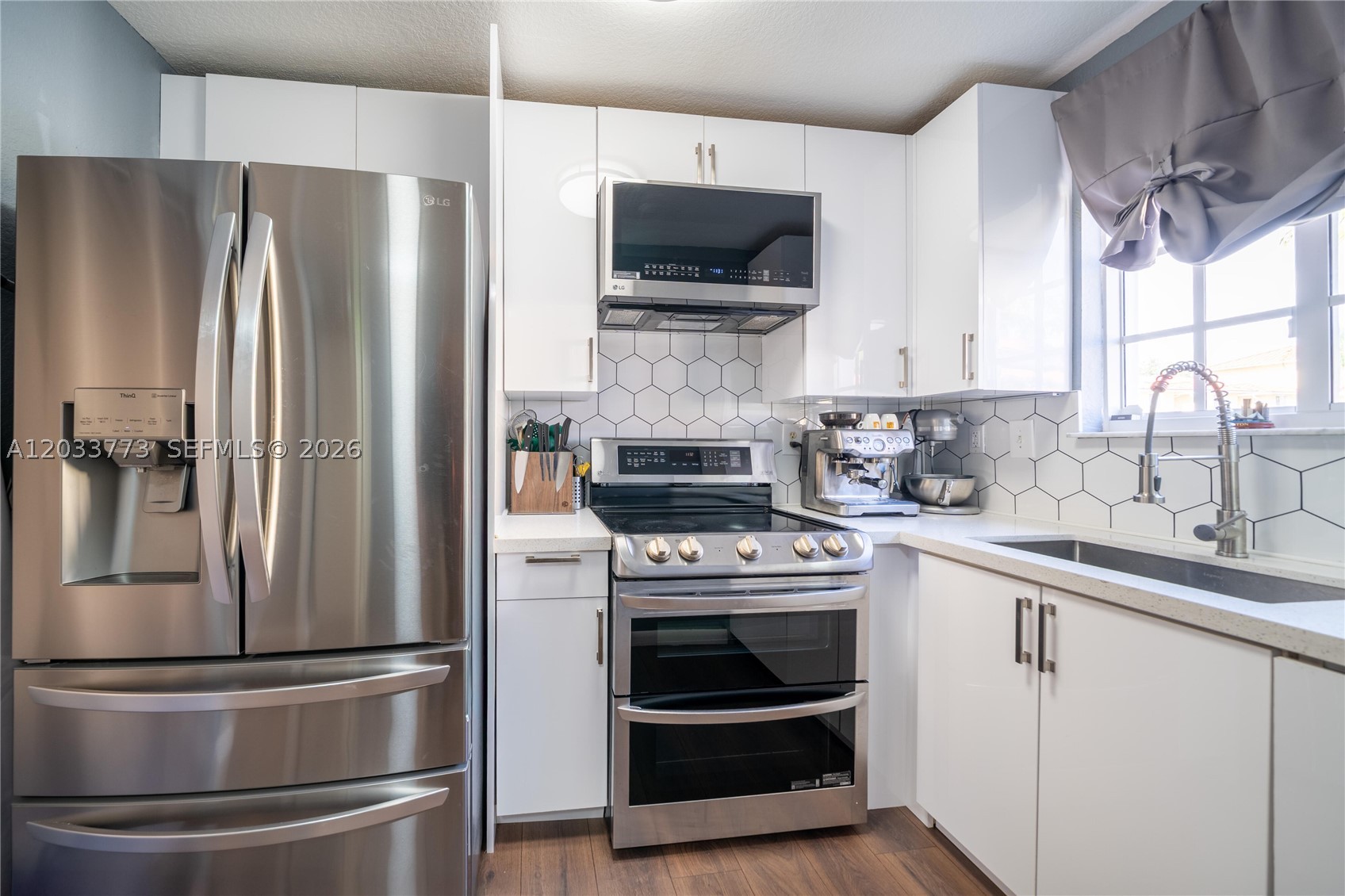 AQUA VISTA TOWNHOMES COND - Residential