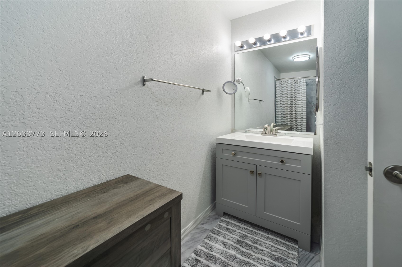 AQUA VISTA TOWNHOMES COND - Residential