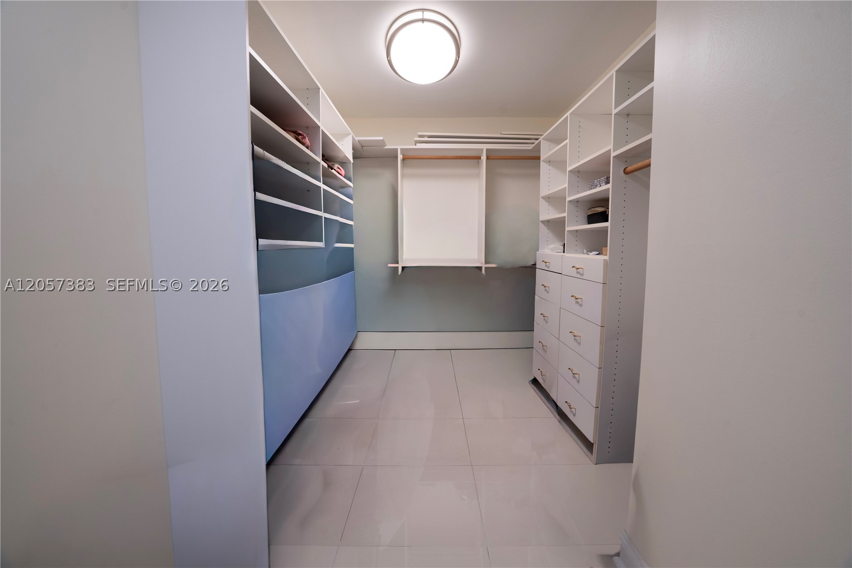 OLYMPUS CONDO PHASE - Residential