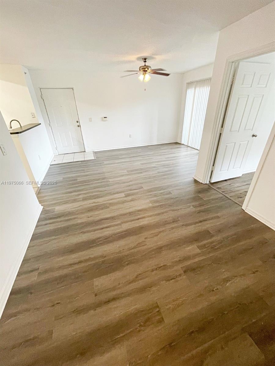 Great 2-bedroom, 1-bath on the 2nd floor with wooden laminated flooring, vaulted ceilings, full-size washer and dryer. The kitchen is open to the living room, ending in a nice balcony enhancing the space's open feel. Community includes fitness center, play area, pool/hot tub, racquet ball, basketball and tennis courts. Near major roads, shopping, highways, restaurants, parks, airports and more.
