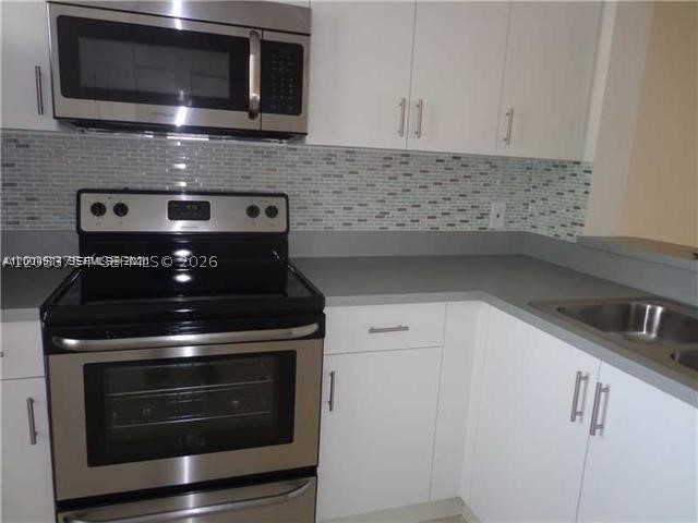 VILLAS AT LAKEVIEW CONDO - Residential Lease