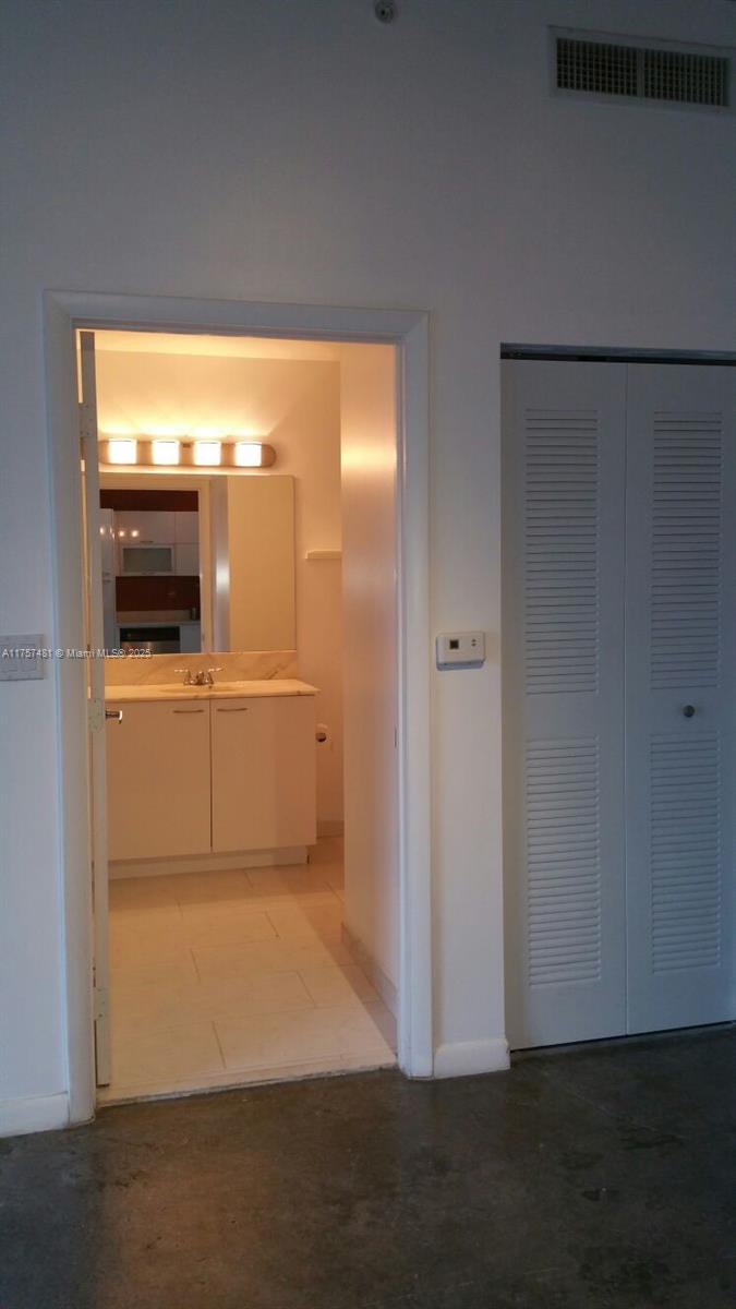 THE LOFT DOWNTOWN II COND - Residential Lease