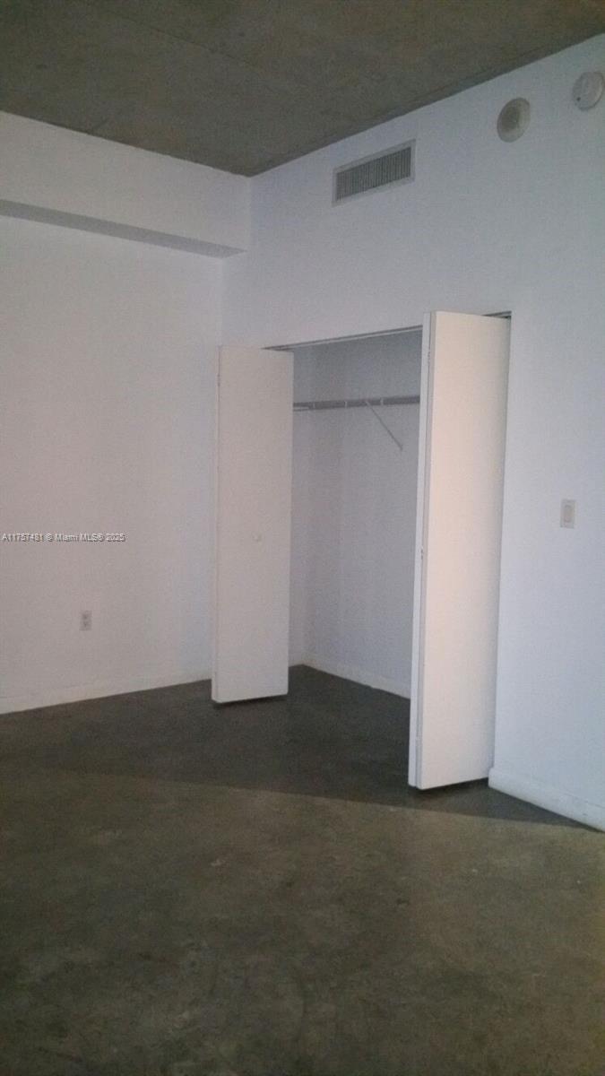 THE LOFT DOWNTOWN II COND - Residential Lease