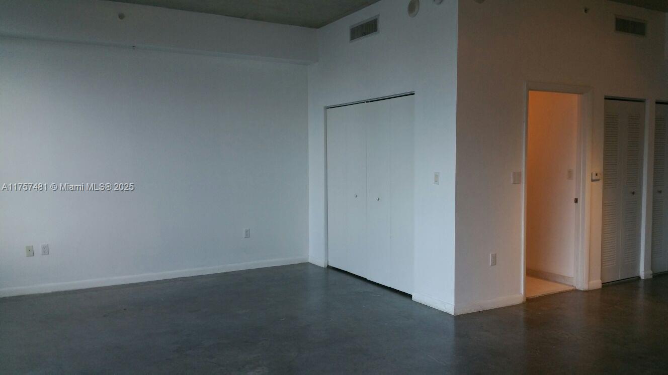 THE LOFT DOWNTOWN II COND - Residential Lease